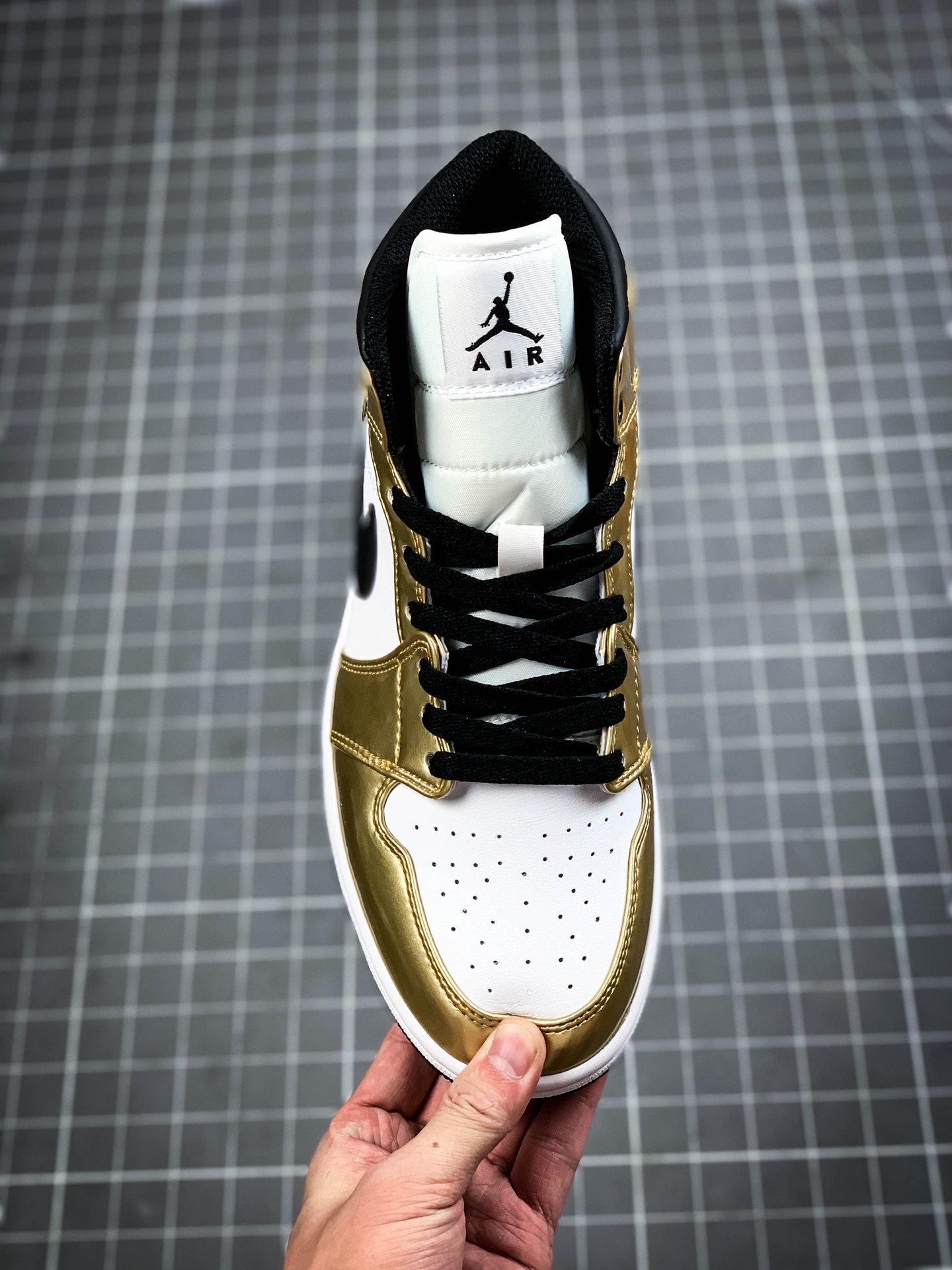 Air Jordan 1 Mid Se White/Metallic Gold/Black 11