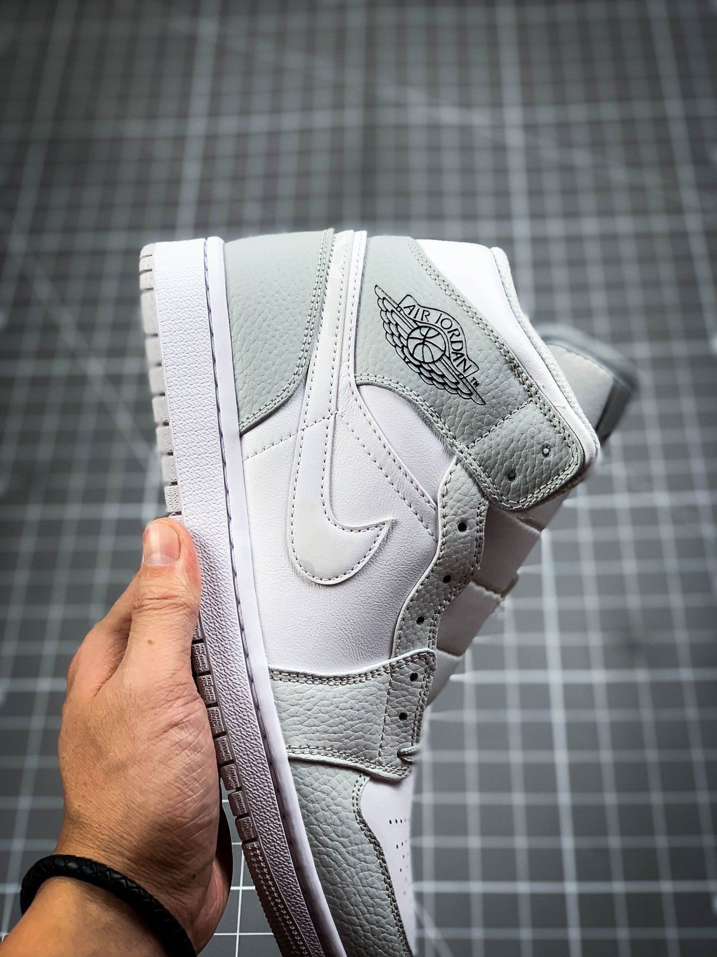 Air Jordan 1 Mid Grey Camo White/White/Light Grey 3