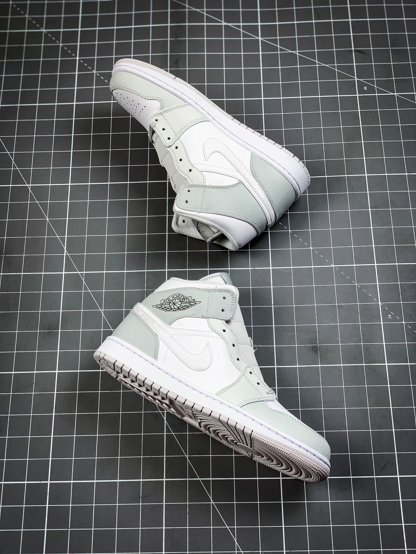 Air Jordan 1 Mid Grey Camo White/White/Light Grey 7