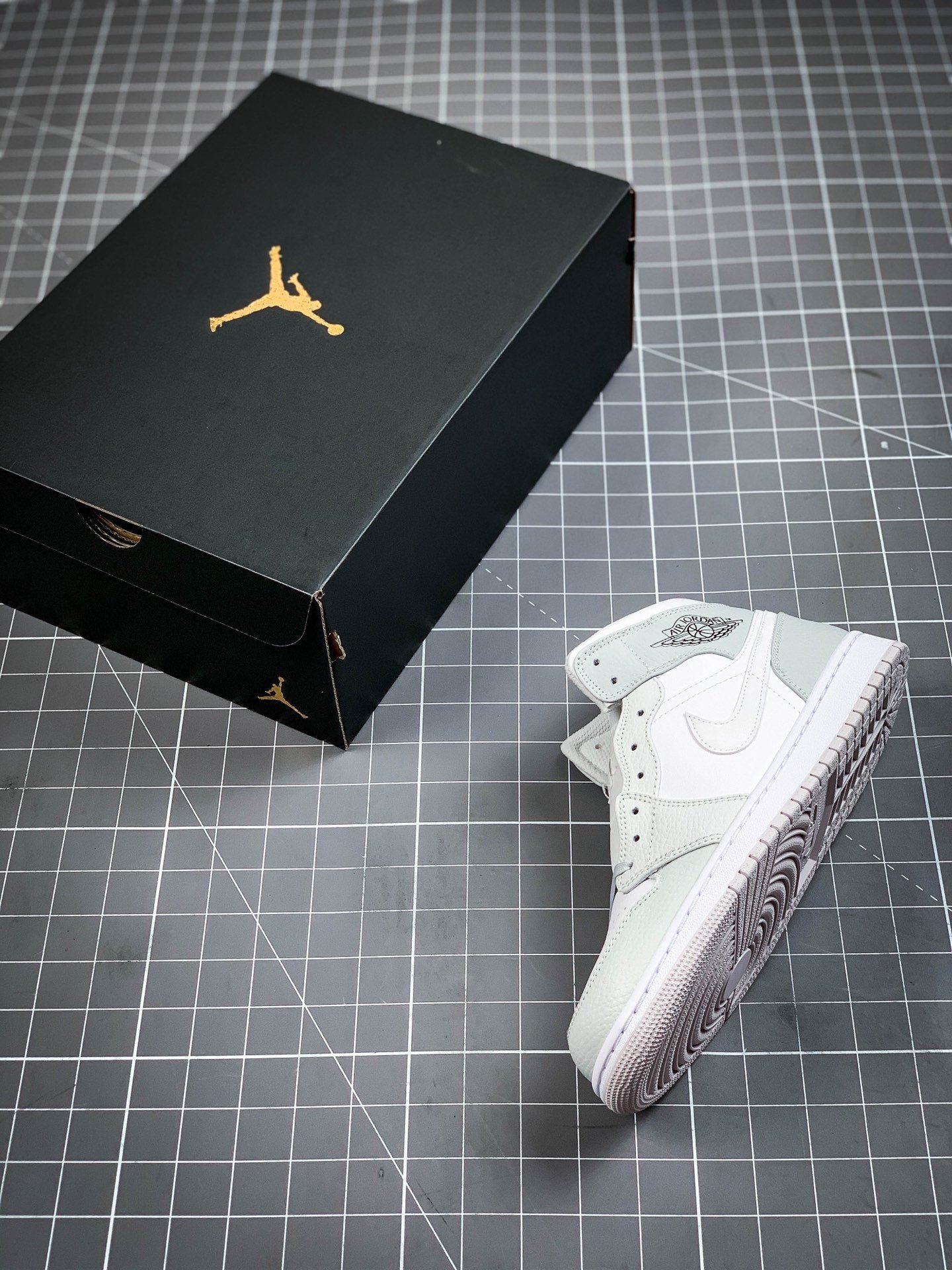 Air Jordan 1 Mid Grey Camo White/White/Light Grey 15