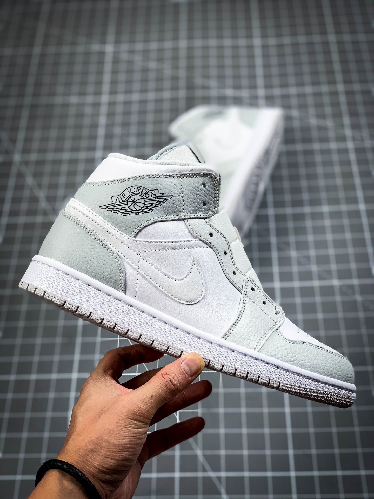 Air Jordan 1 Mid Grey Camo White/White/Light Grey 17