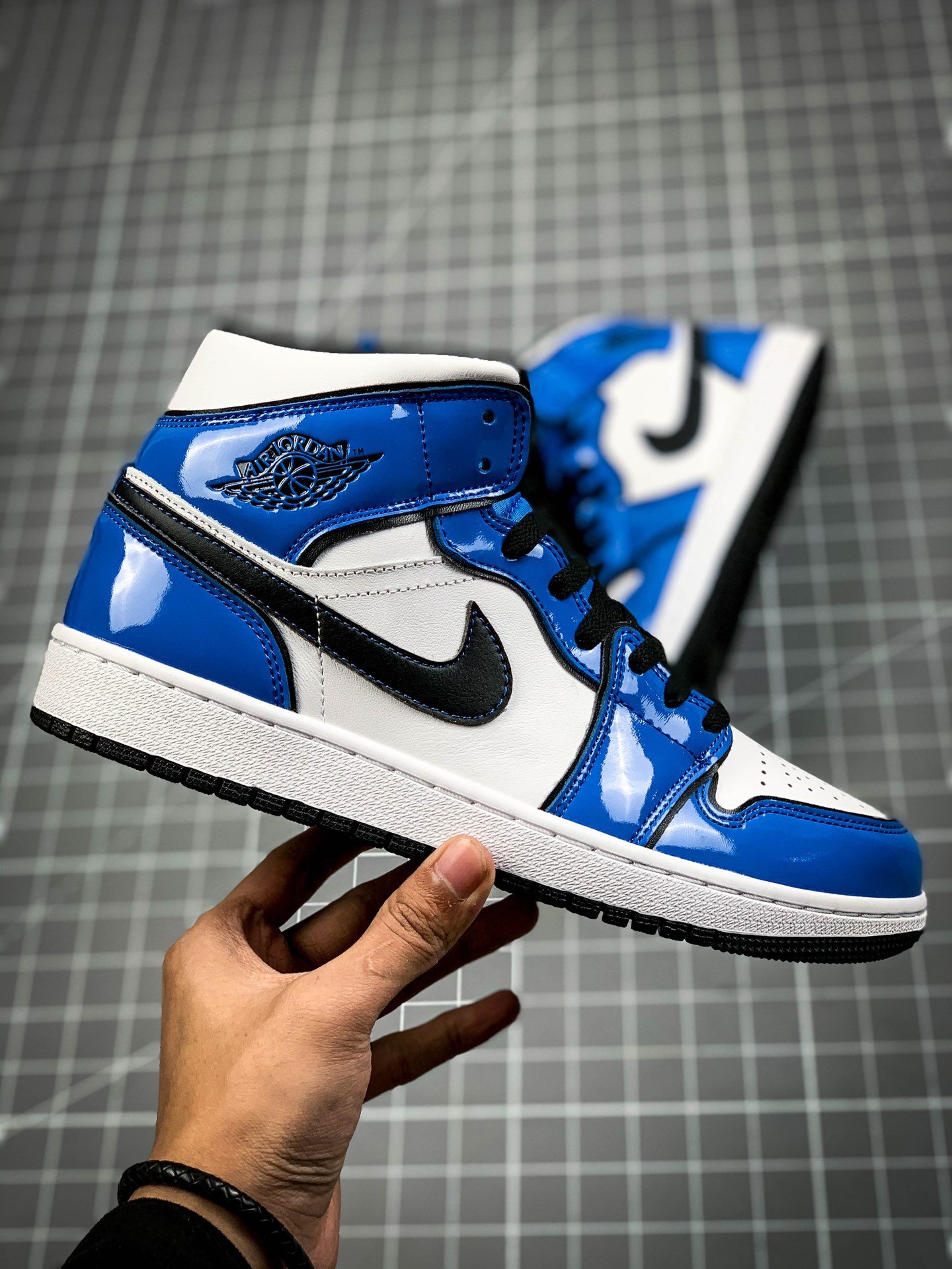 Original Air Jordan 1 Mid Se Signal Blue Signal Blue/White-Black 7