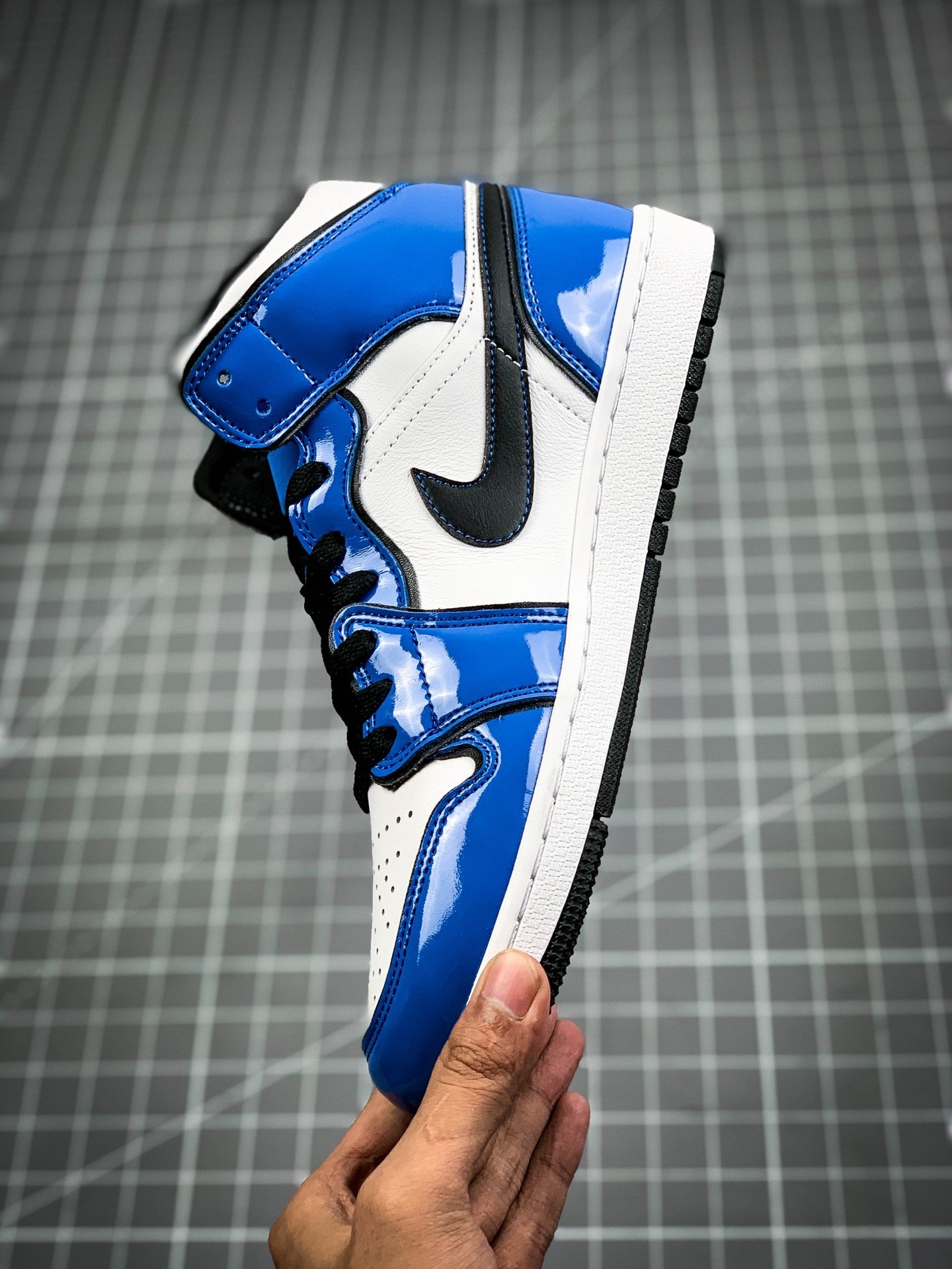 Original Air Jordan 1 Mid Se Signal Blue Signal Blue/White-Black 17