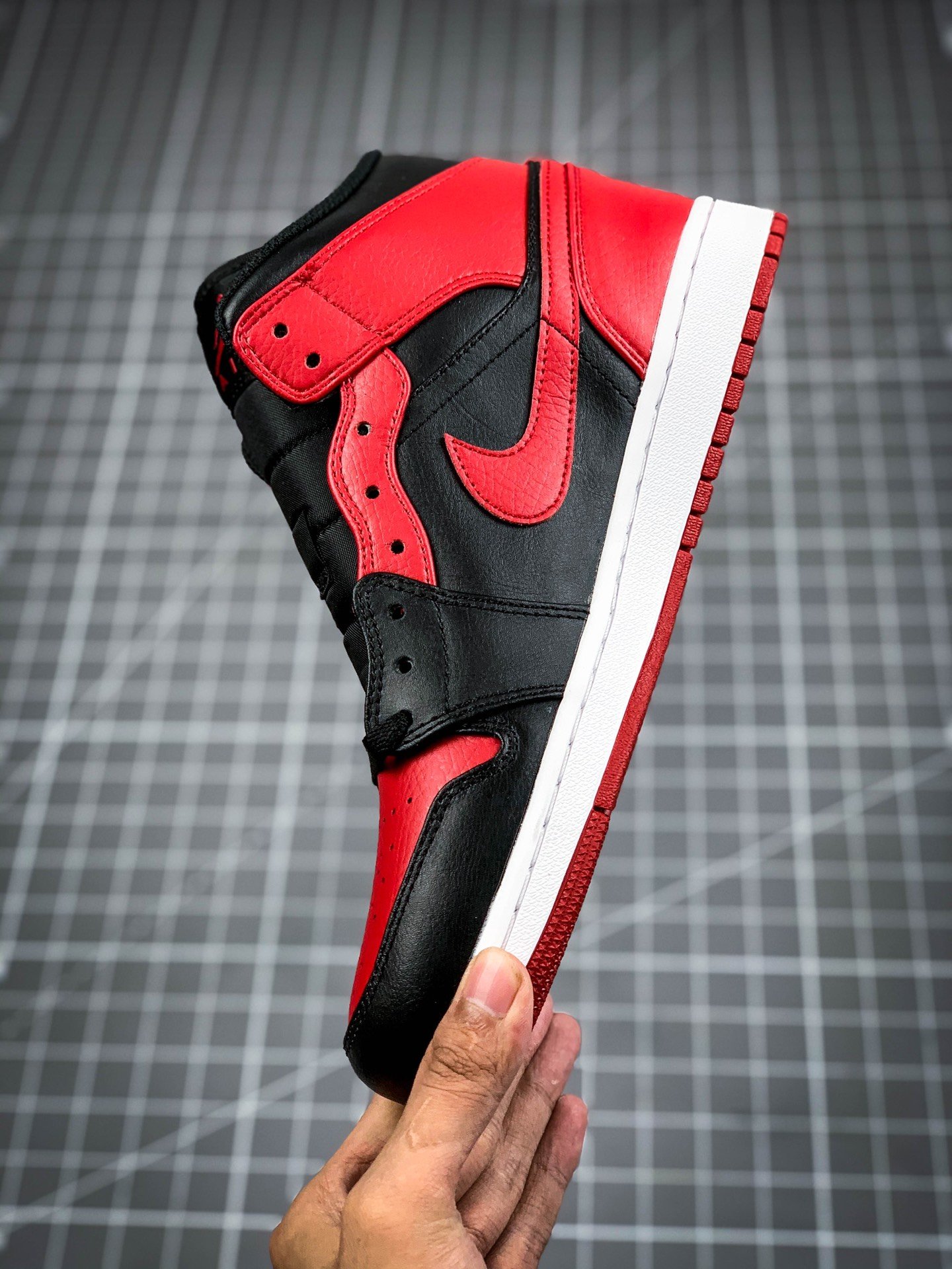 Air Jordan 1 Mid Banned Black/University Red/Black/White 7