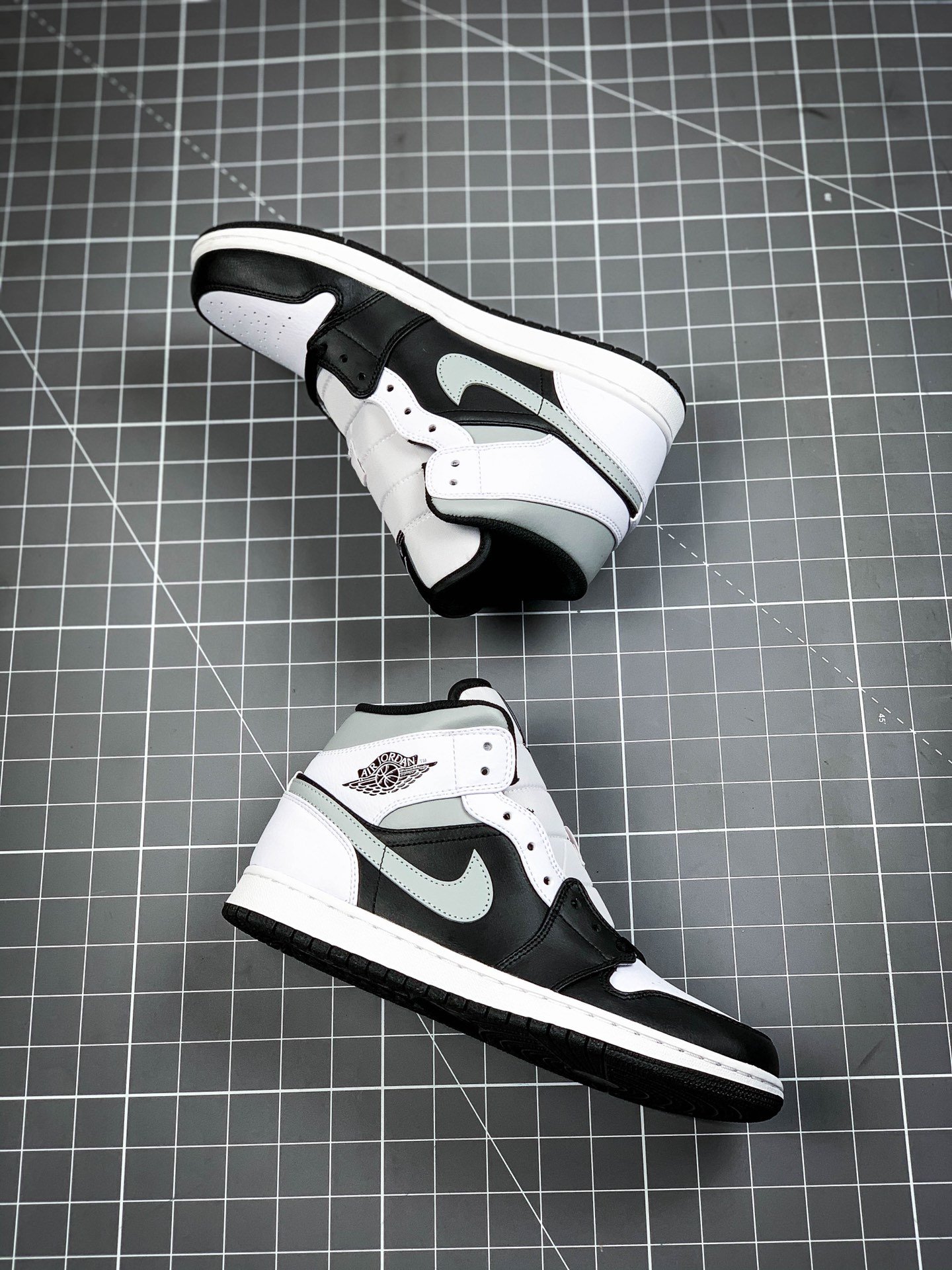 Air Jordan 1 Mid Tuxedo Black/White/Grey 9