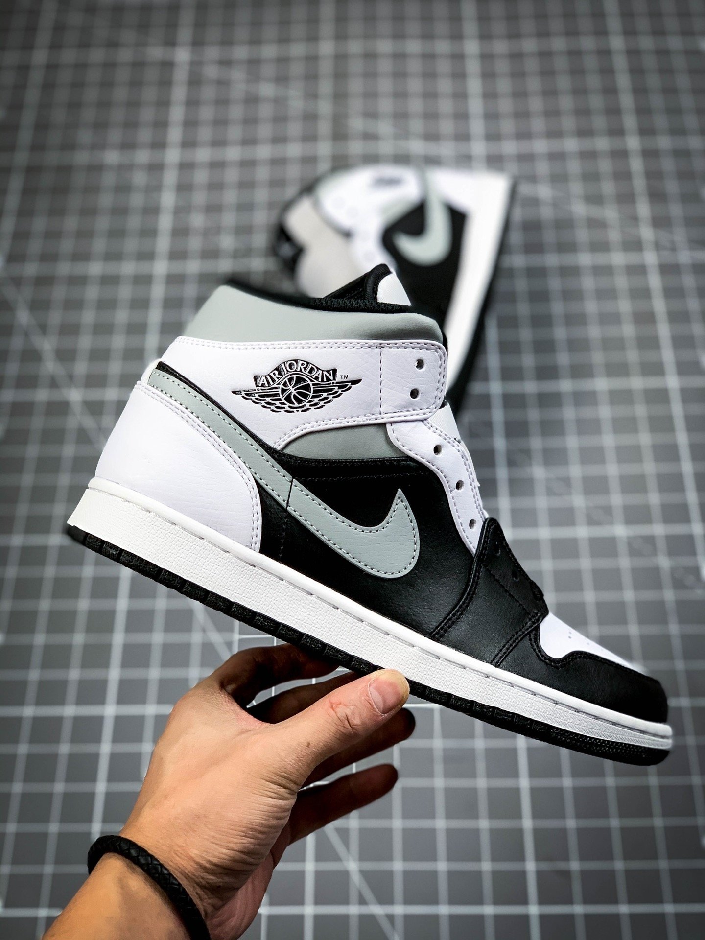 Air Jordan 1 Mid Tuxedo Black/White/Grey 11