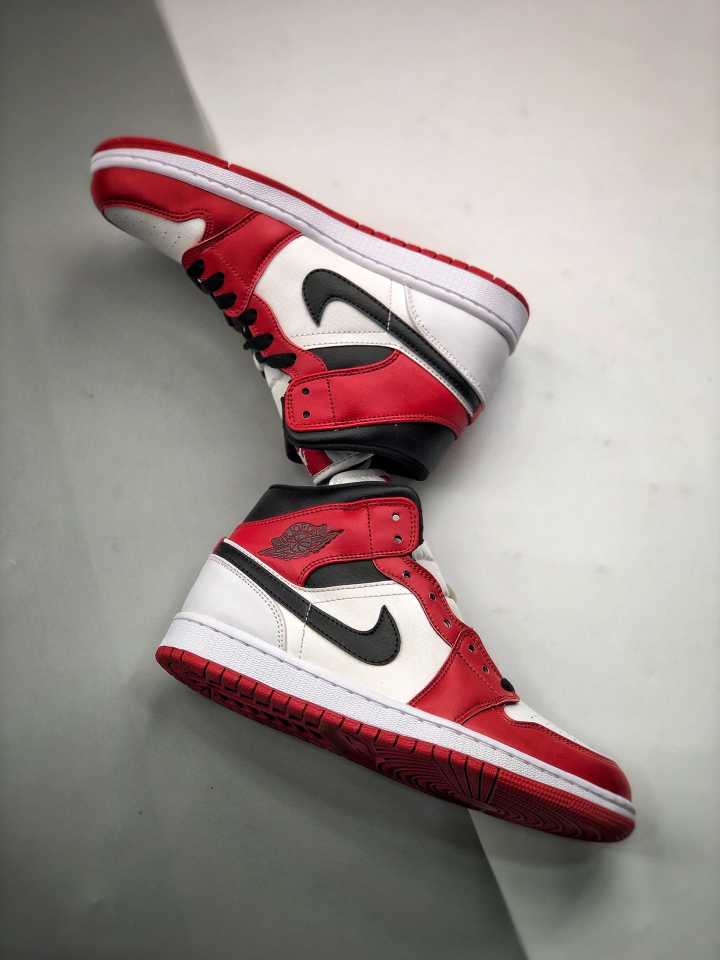 Air Jordan 1 Mid Chicago White/Black/Red 13