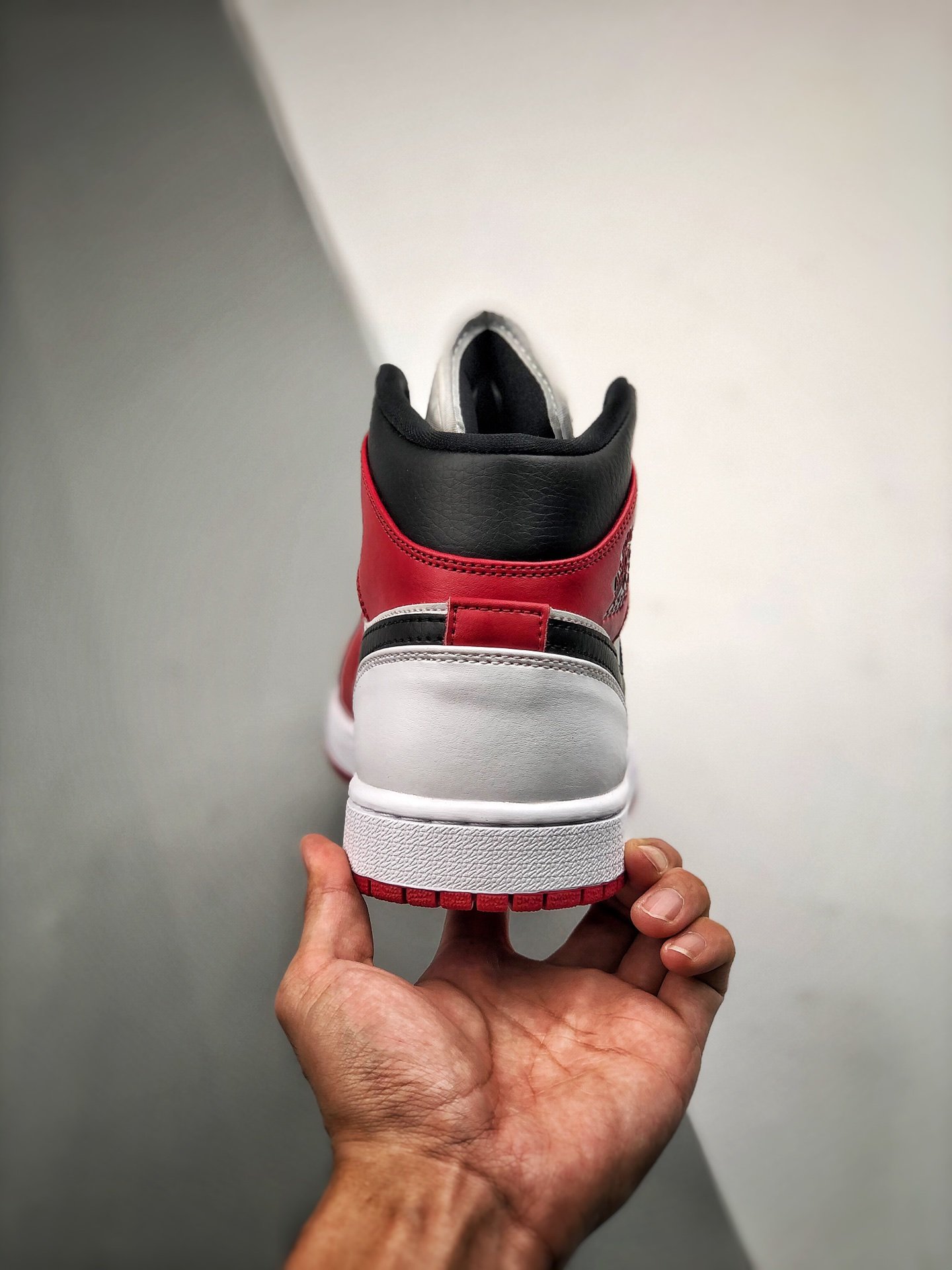 Air Jordan 1 Mid Chicago White/Black/Red 17