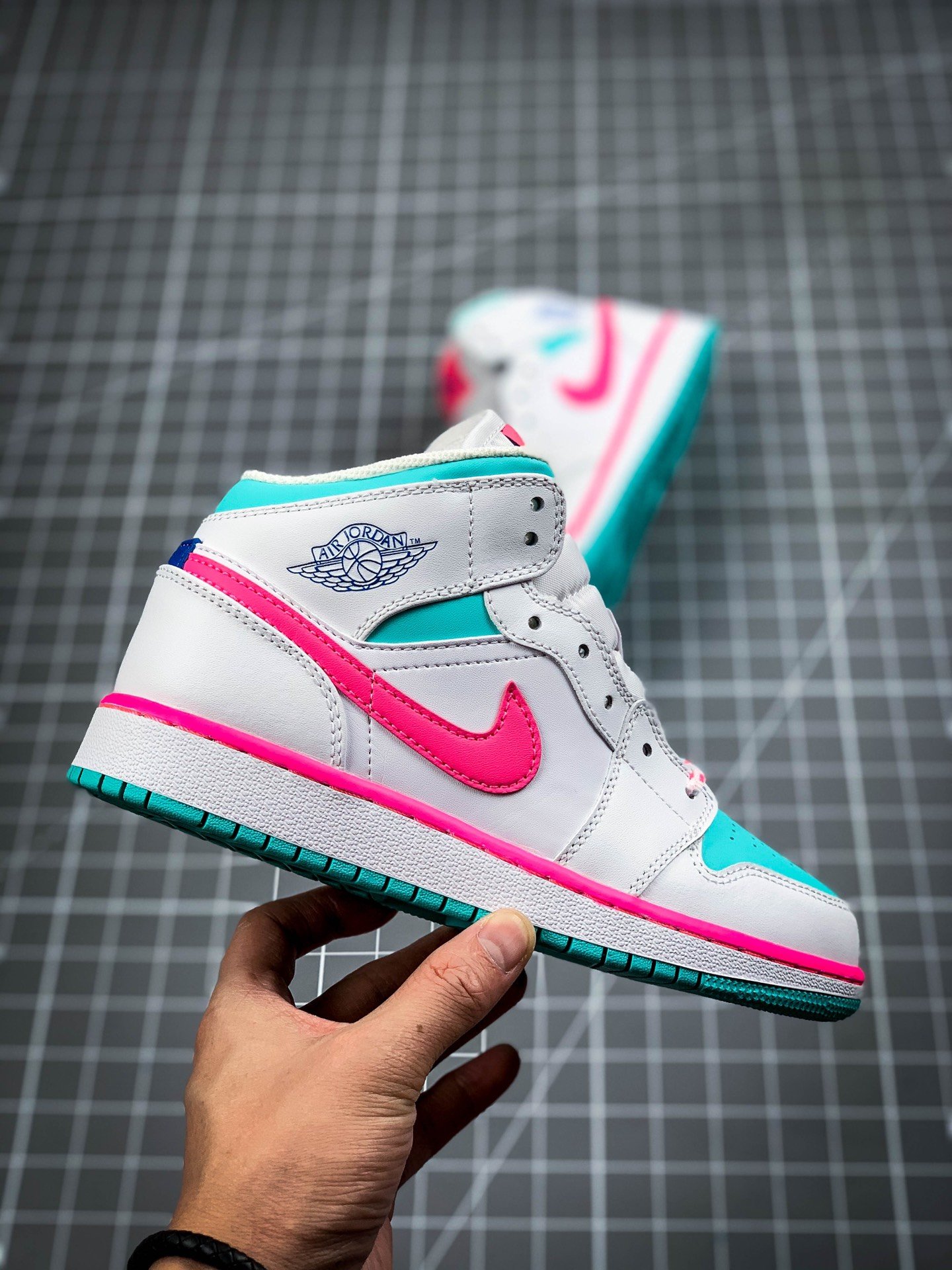 Air Jordan 1 Mid Gs Digital Pink/Aurora Green/White 3