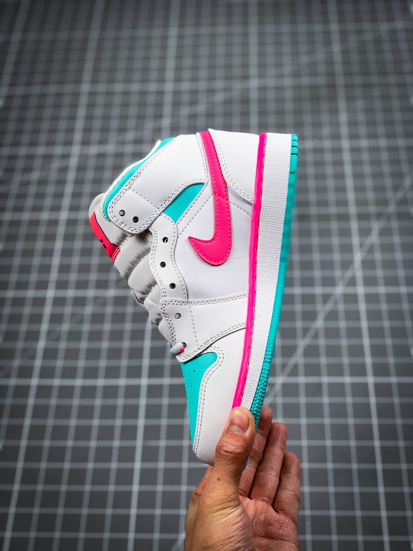 Air Jordan 1 Mid Gs Digital Pink/Aurora Green/White 9