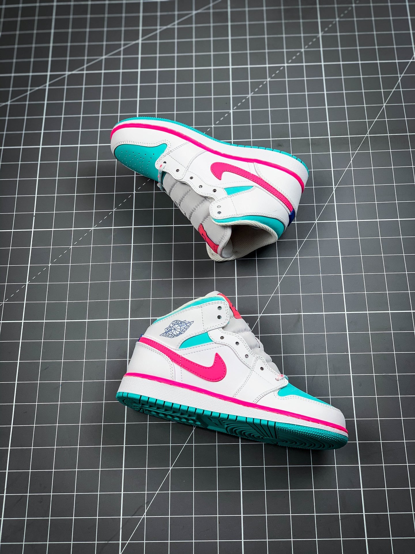 Air Jordan 1 Mid Gs Digital Pink/Aurora Green/White 15