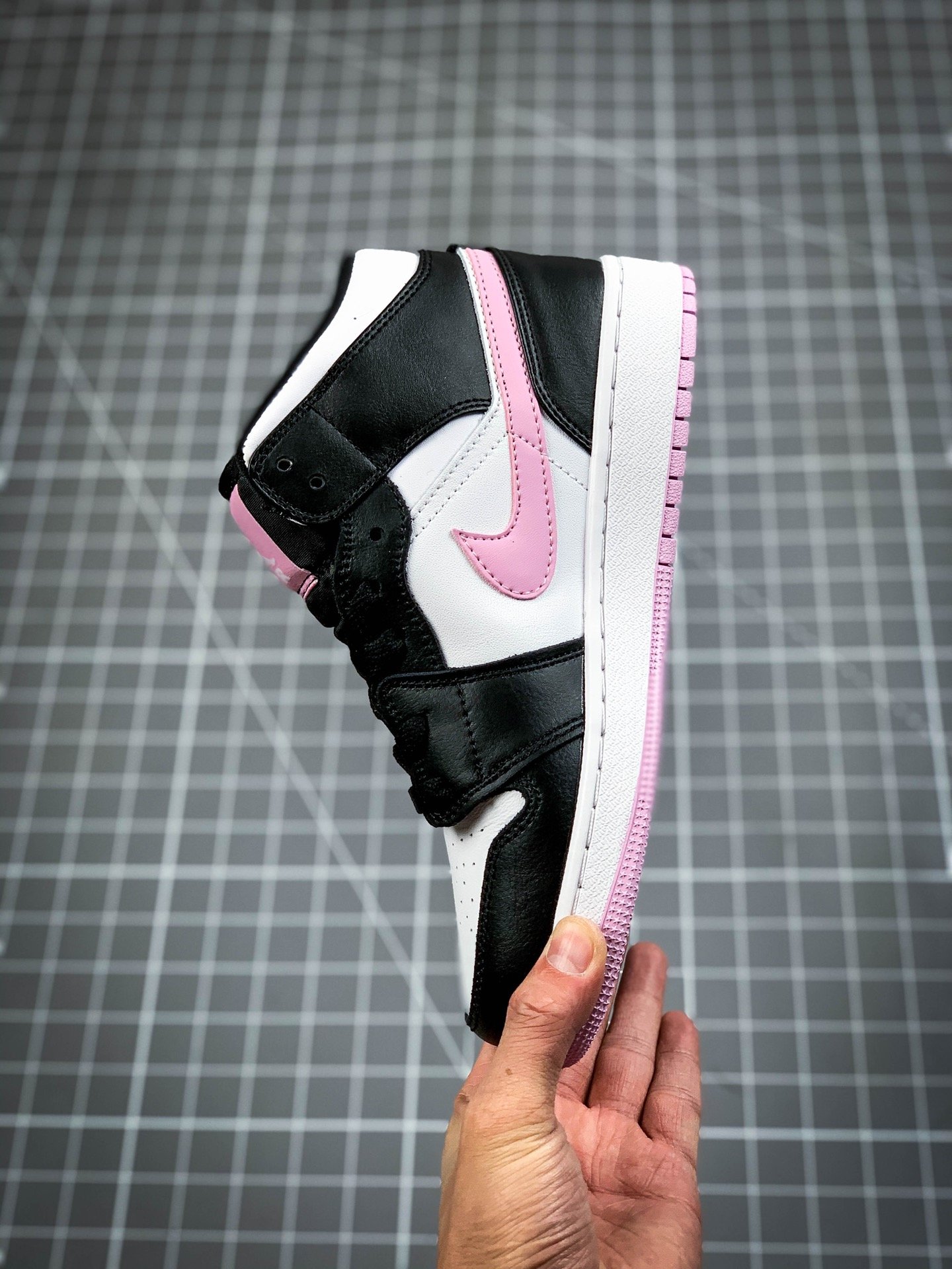 Air Jordan 1 Mid Gs White/Light Arctic Pink-Black 3