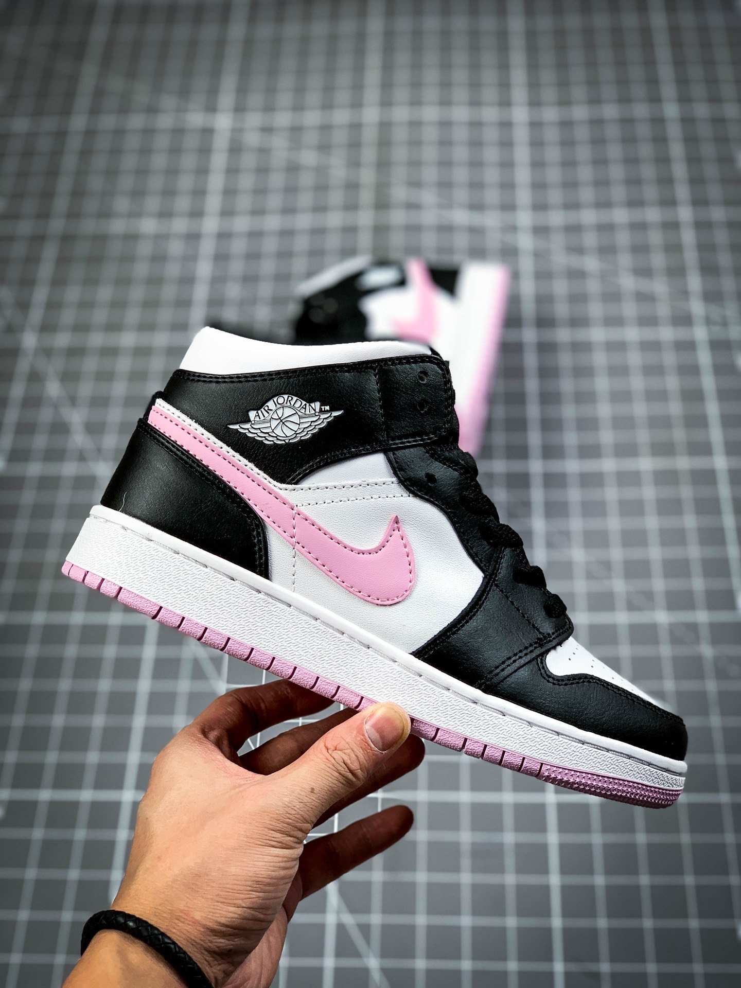 Air Jordan 1 Mid Gs White/Light Arctic Pink-Black 5