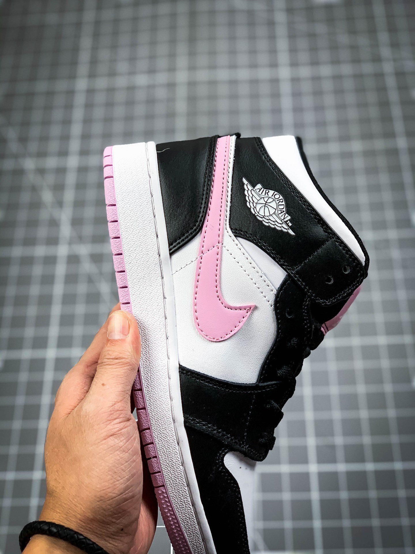 Air Jordan 1 Mid Gs White/Light Arctic Pink-Black 9