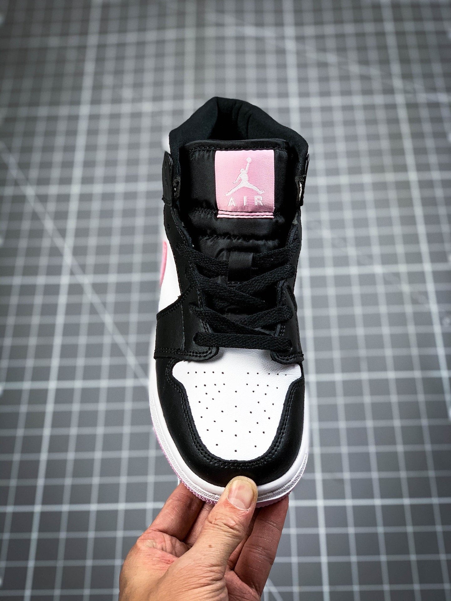 Air Jordan 1 Mid Gs White/Light Arctic Pink-Black 11