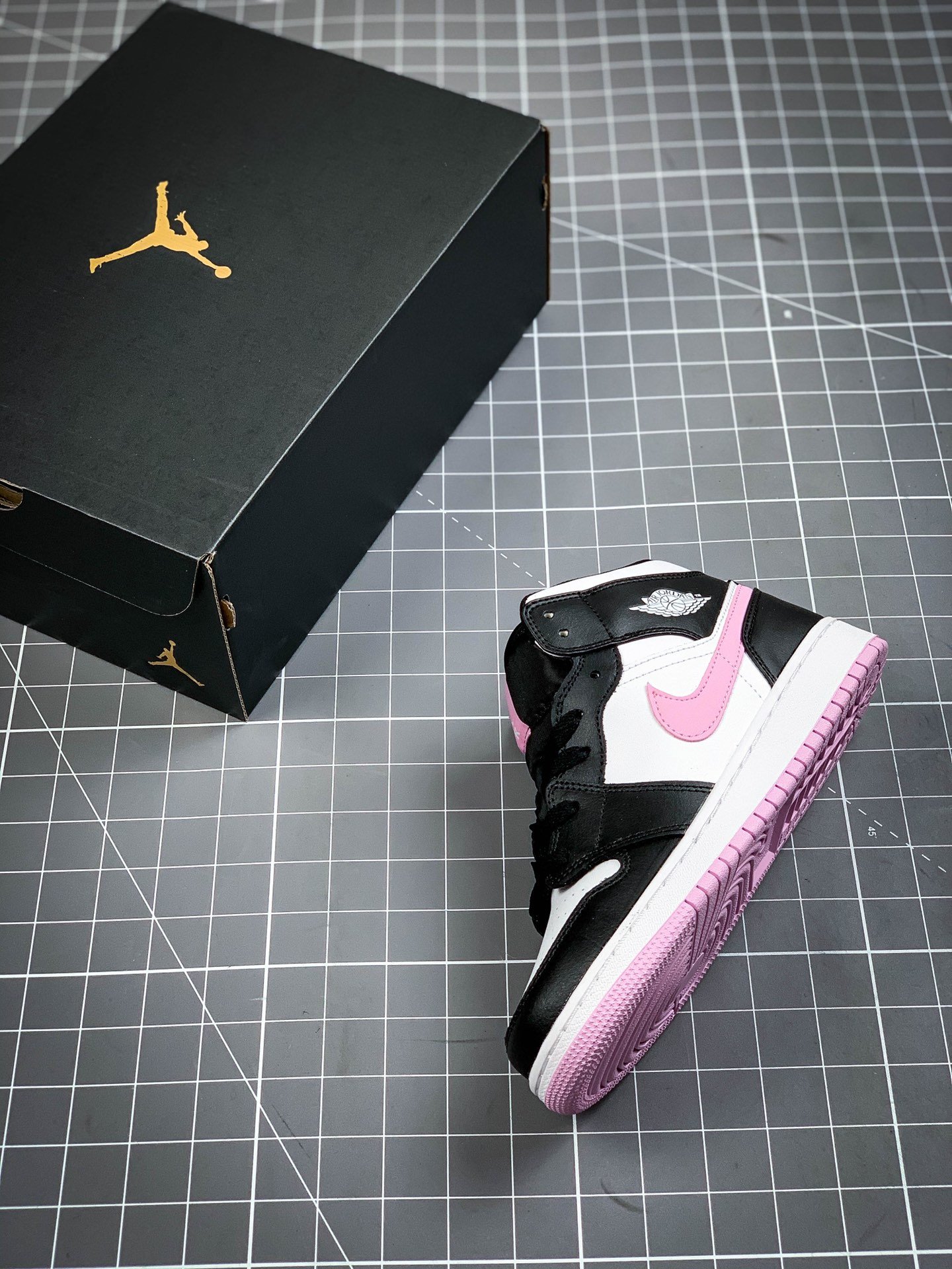 Air Jordan 1 Mid Gs White/Light Arctic Pink-Black 13