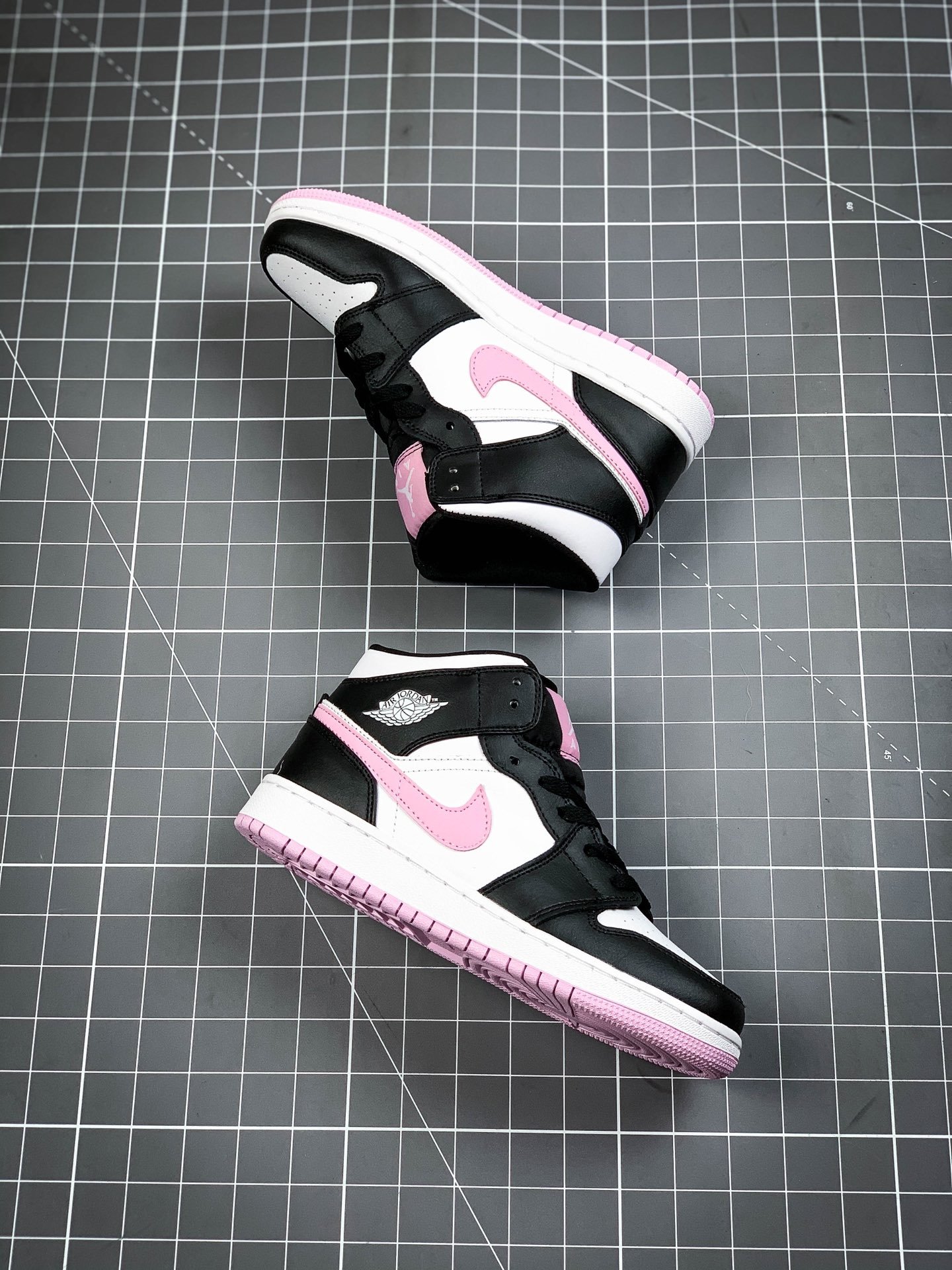 Air Jordan 1 Mid Gs White/Light Arctic Pink-Black 15