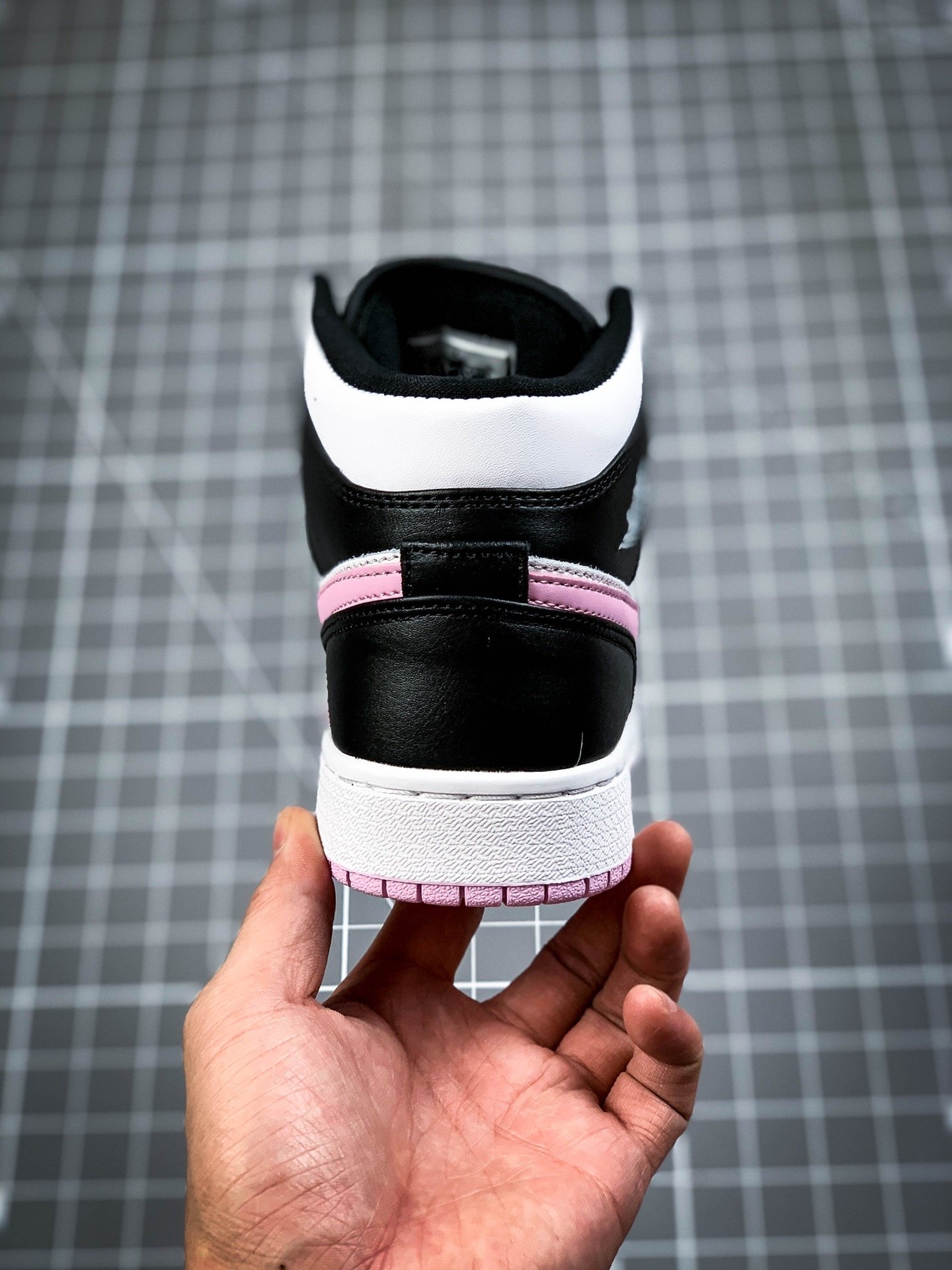 Air Jordan 1 Mid Gs White/Light Arctic Pink-Black 17