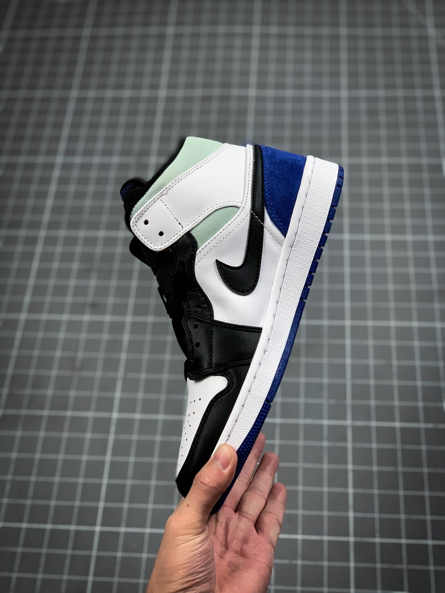 Air Jordan 1 Mid Se Royal Black Toe Blue/White/Black 3