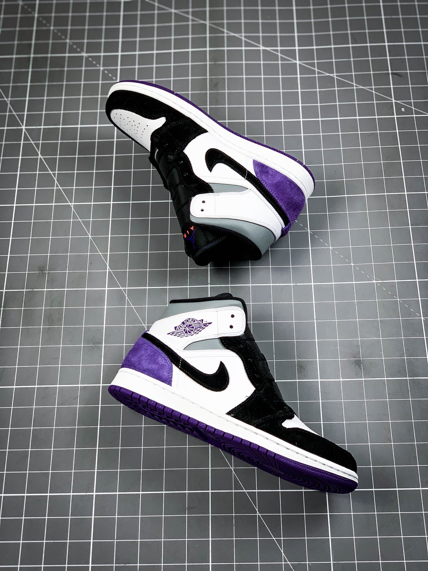 Air Jordan 1 Mid Se White/Black-Light Solar Flare Heather-Varsity Purple 3