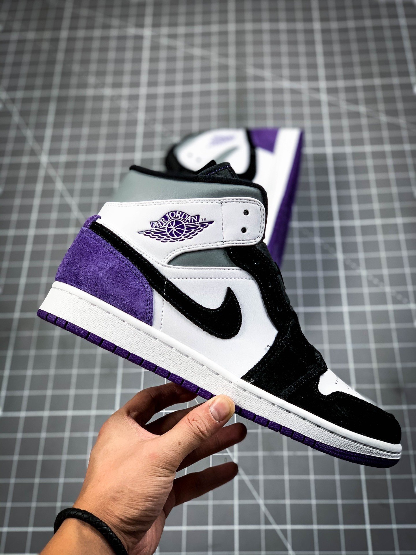 Air Jordan 1 Mid Se White/Black-Light Solar Flare Heather-Varsity Purple 5