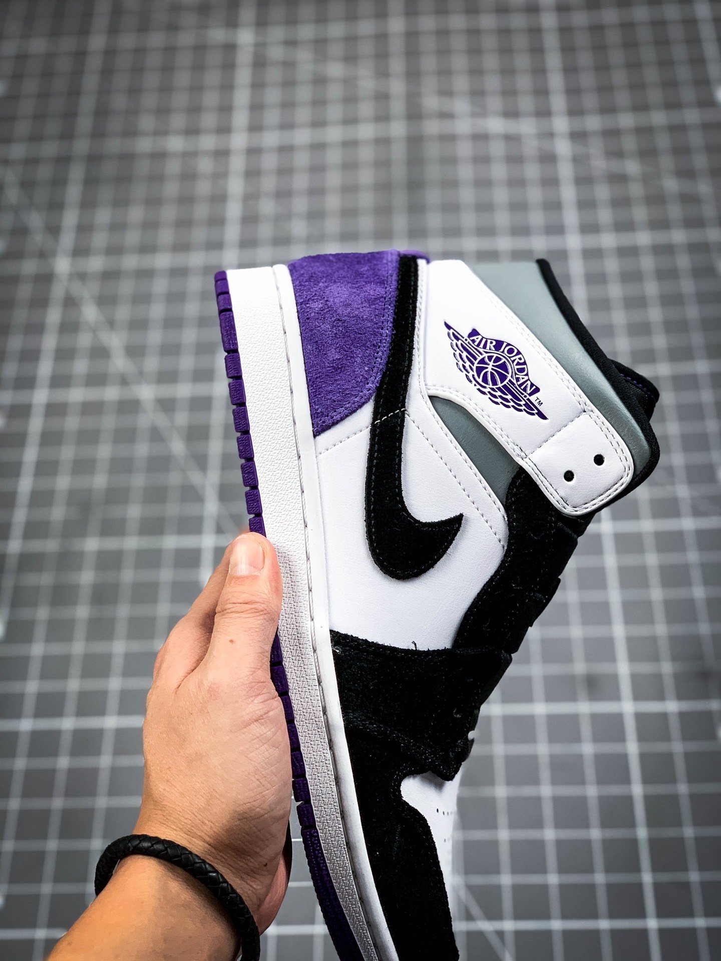 Air Jordan 1 Mid Se White/Black-Light Solar Flare Heather-Varsity Purple 7