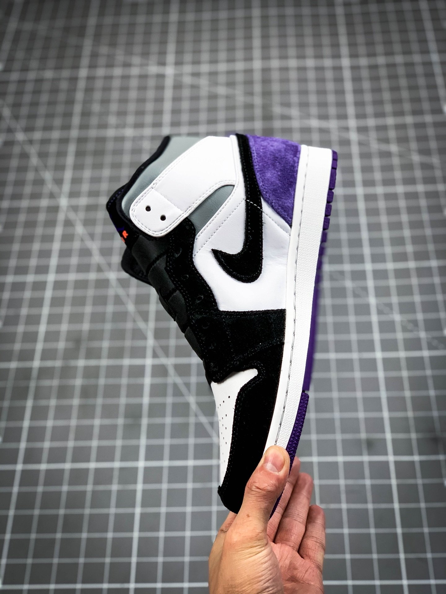 Air Jordan 1 Mid Se White/Black-Light Solar Flare Heather-Varsity Purple 17