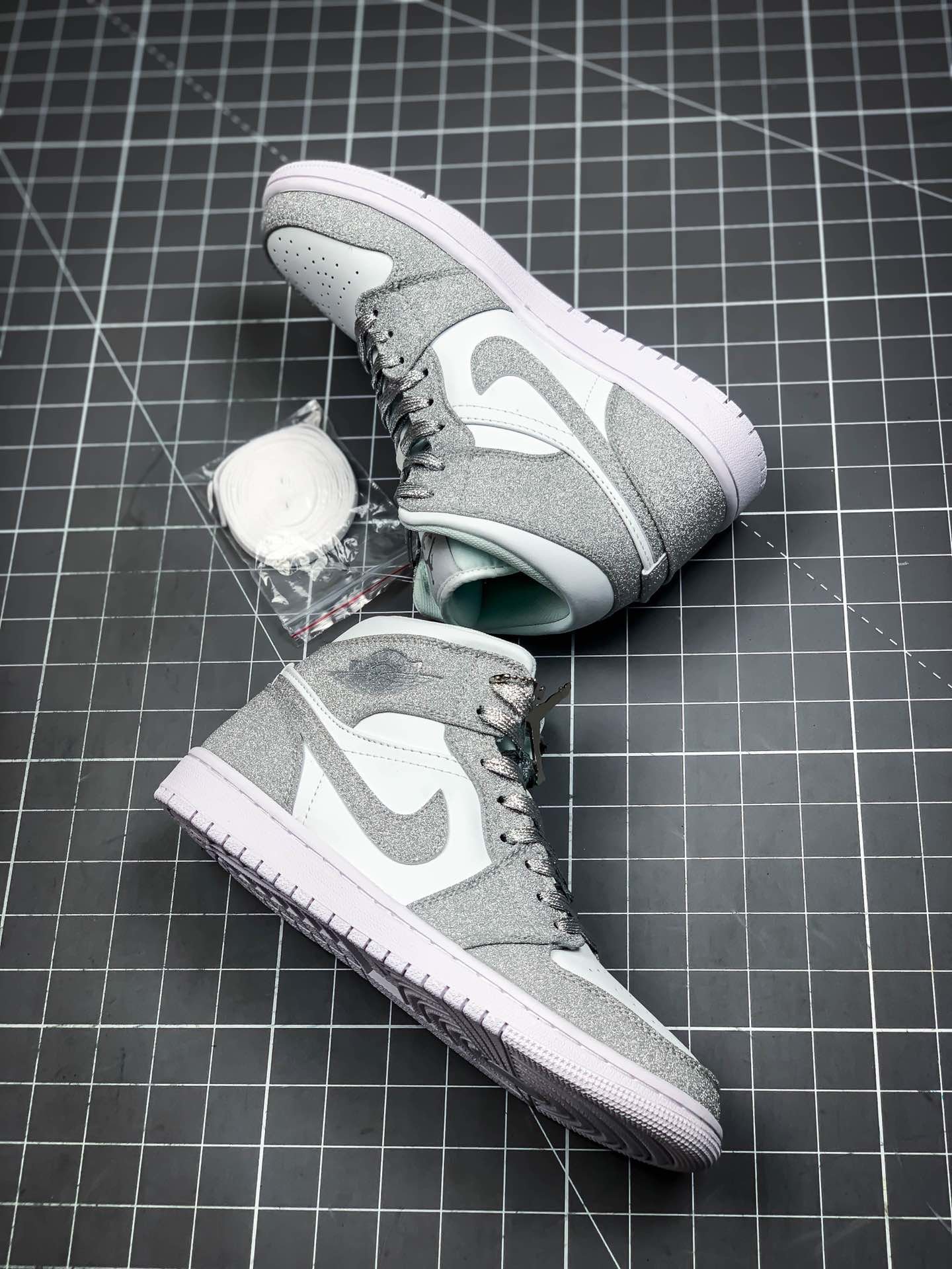 Air Jordan 1 Mid White/Silver 3