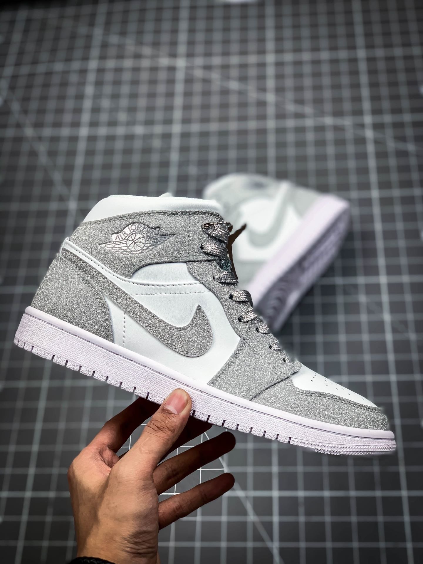 Air Jordan 1 Mid White/Silver 9