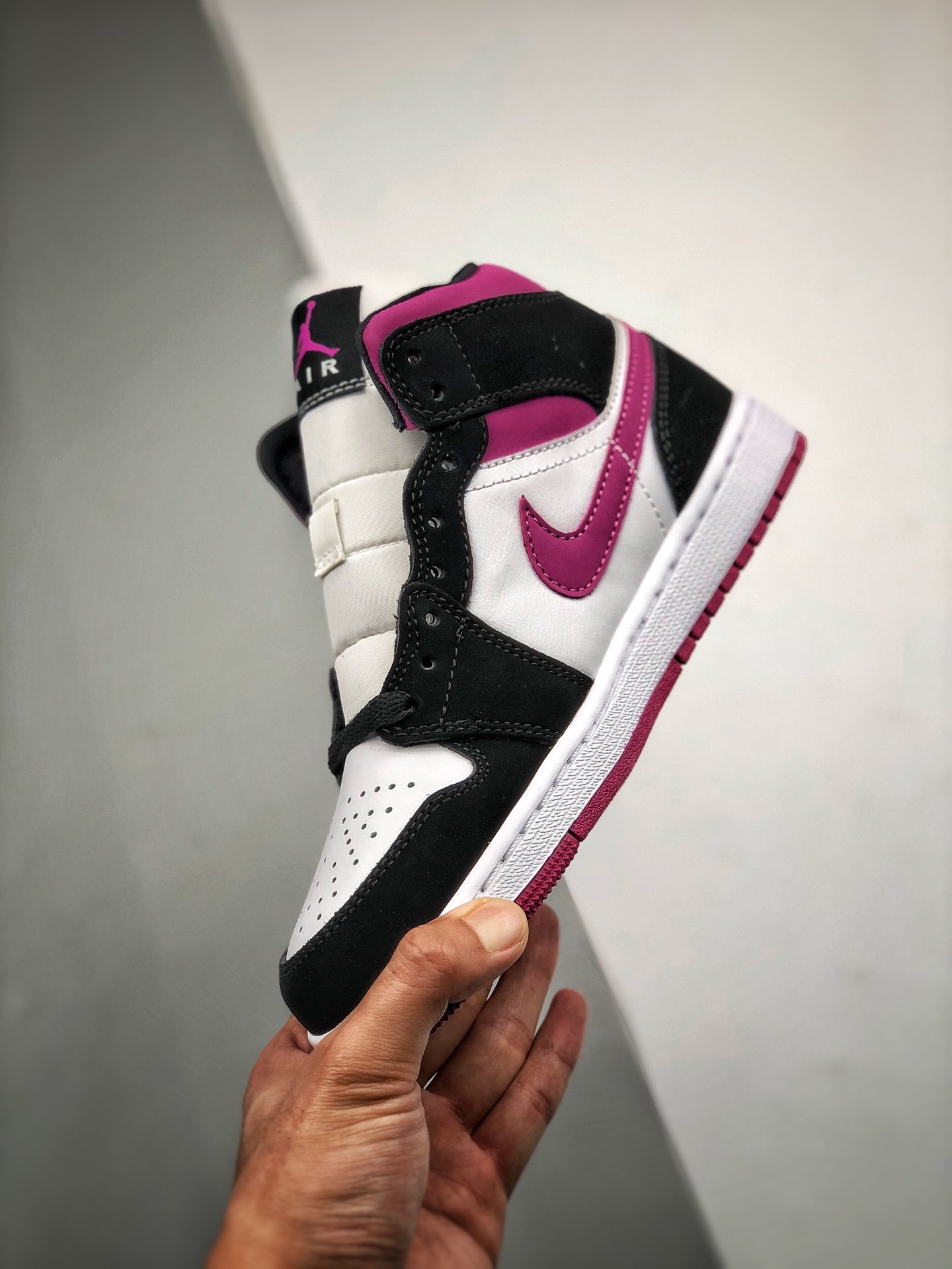 Air Jordan 1 Mid Black/Pink-White 9