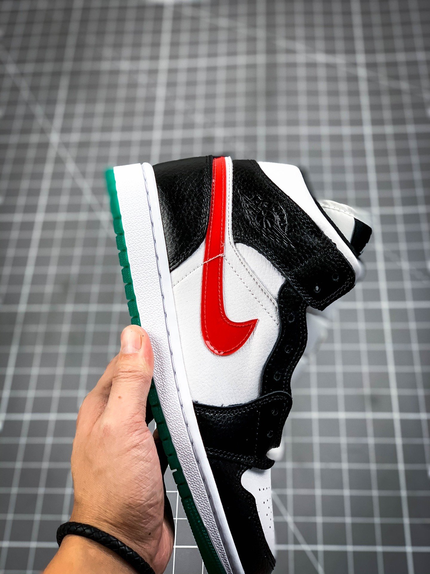 Air Jordan 1 Mid Alternate Swooshes Black/University Red-White-Lucid Green 15