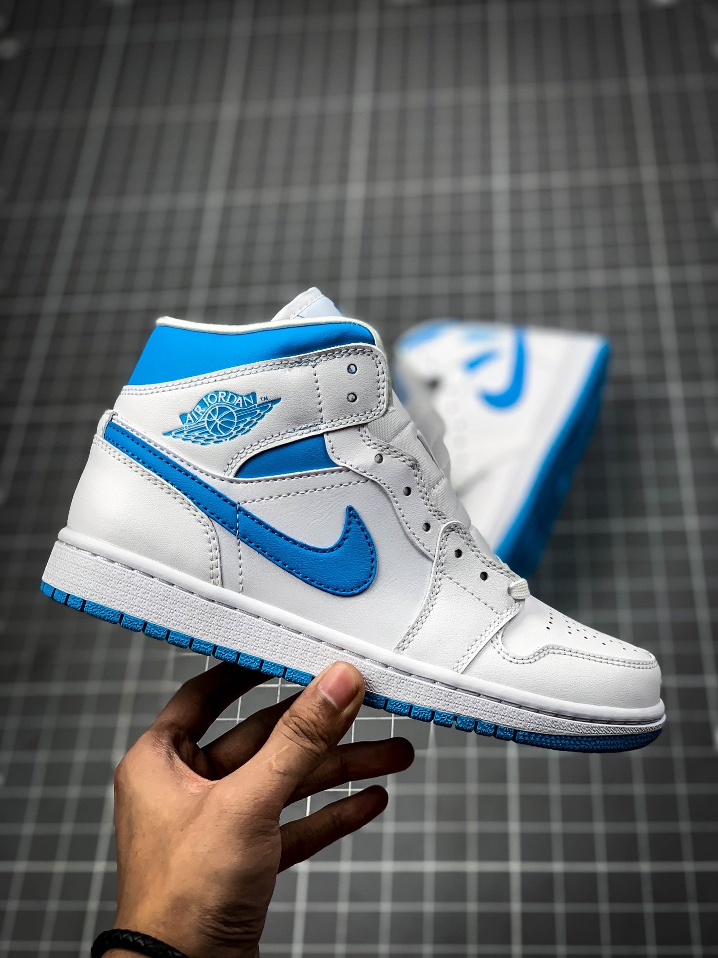 Air Jordan 1 Mid Unc White/White/Blue 3