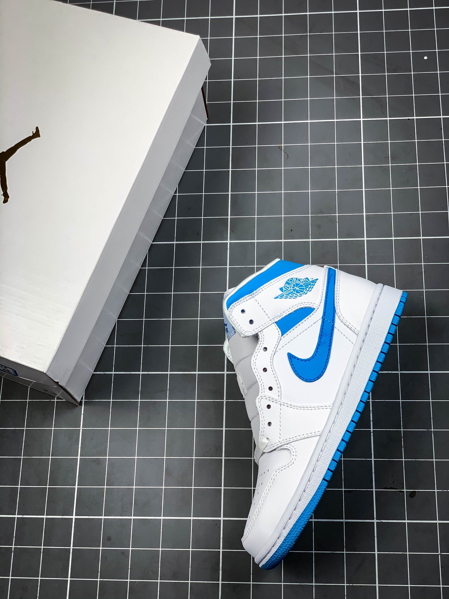 Air Jordan 1 Mid Unc White/White/Blue 5