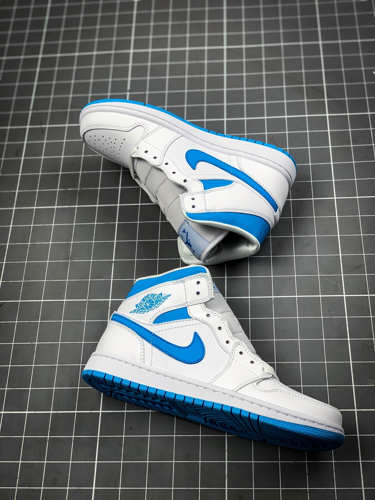 Air Jordan 1 Mid Unc White/White/Blue 11