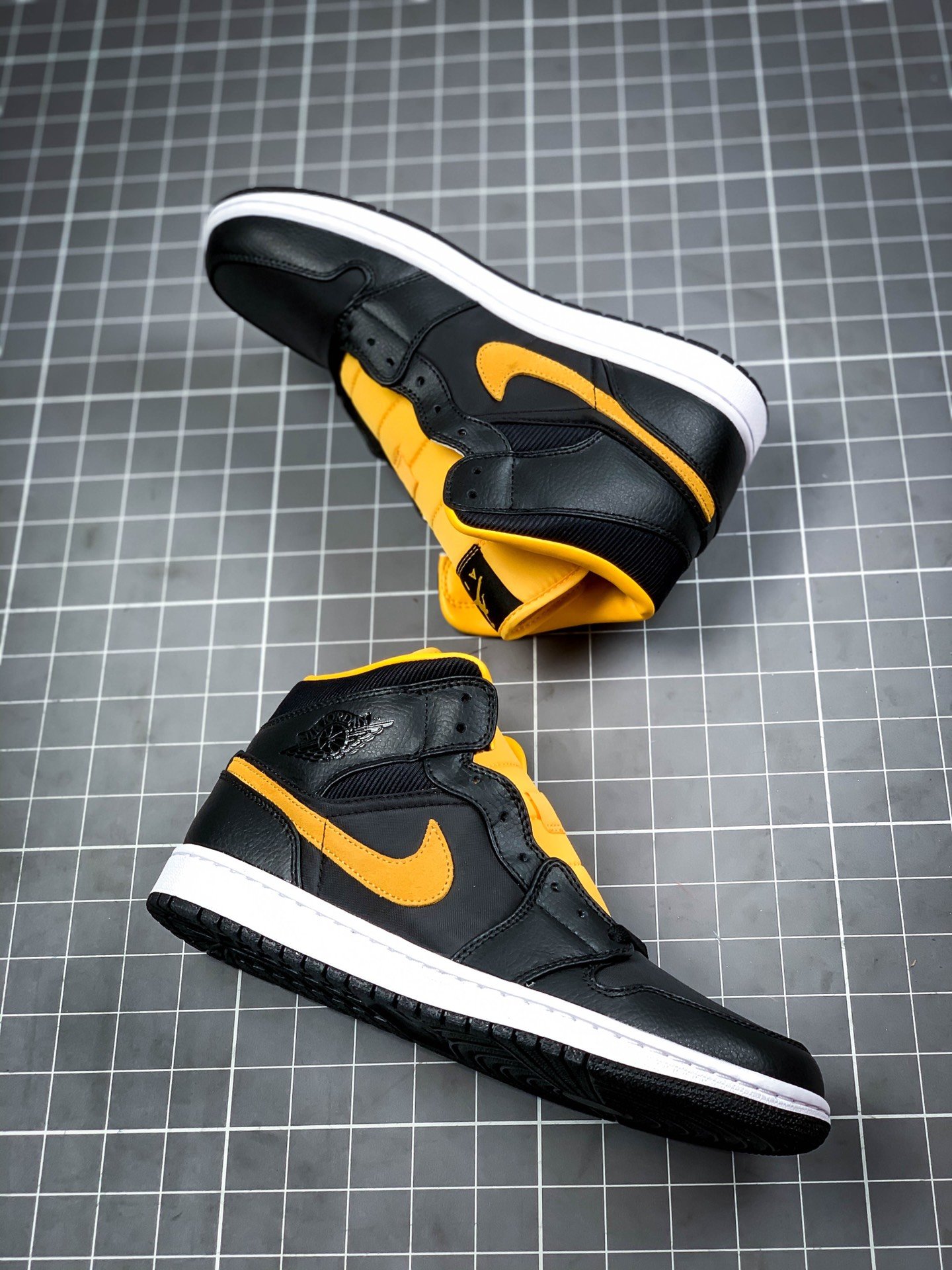 Air Jordan 1 Mid Black/University Gold/White 3