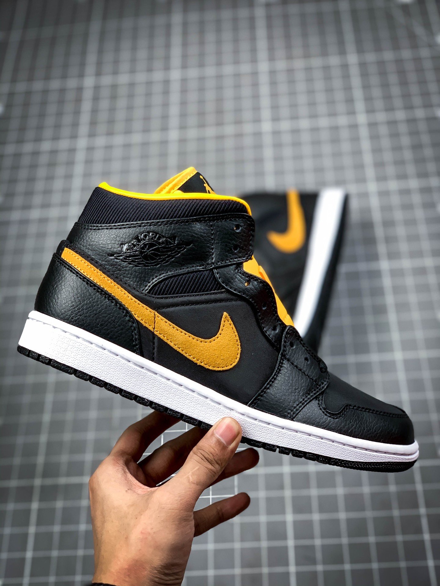 Air Jordan 1 Mid Black/University Gold/White 9