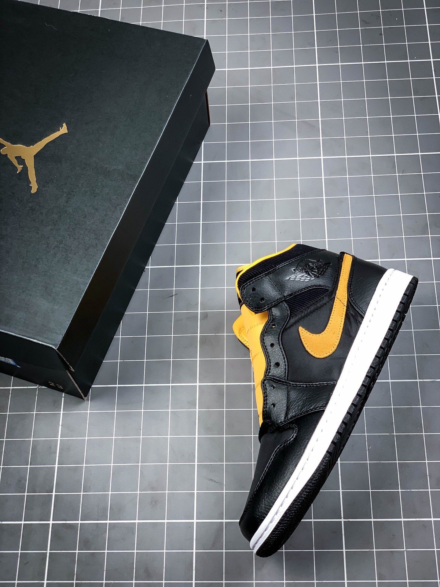 Air Jordan 1 Mid Black/University Gold/White 13