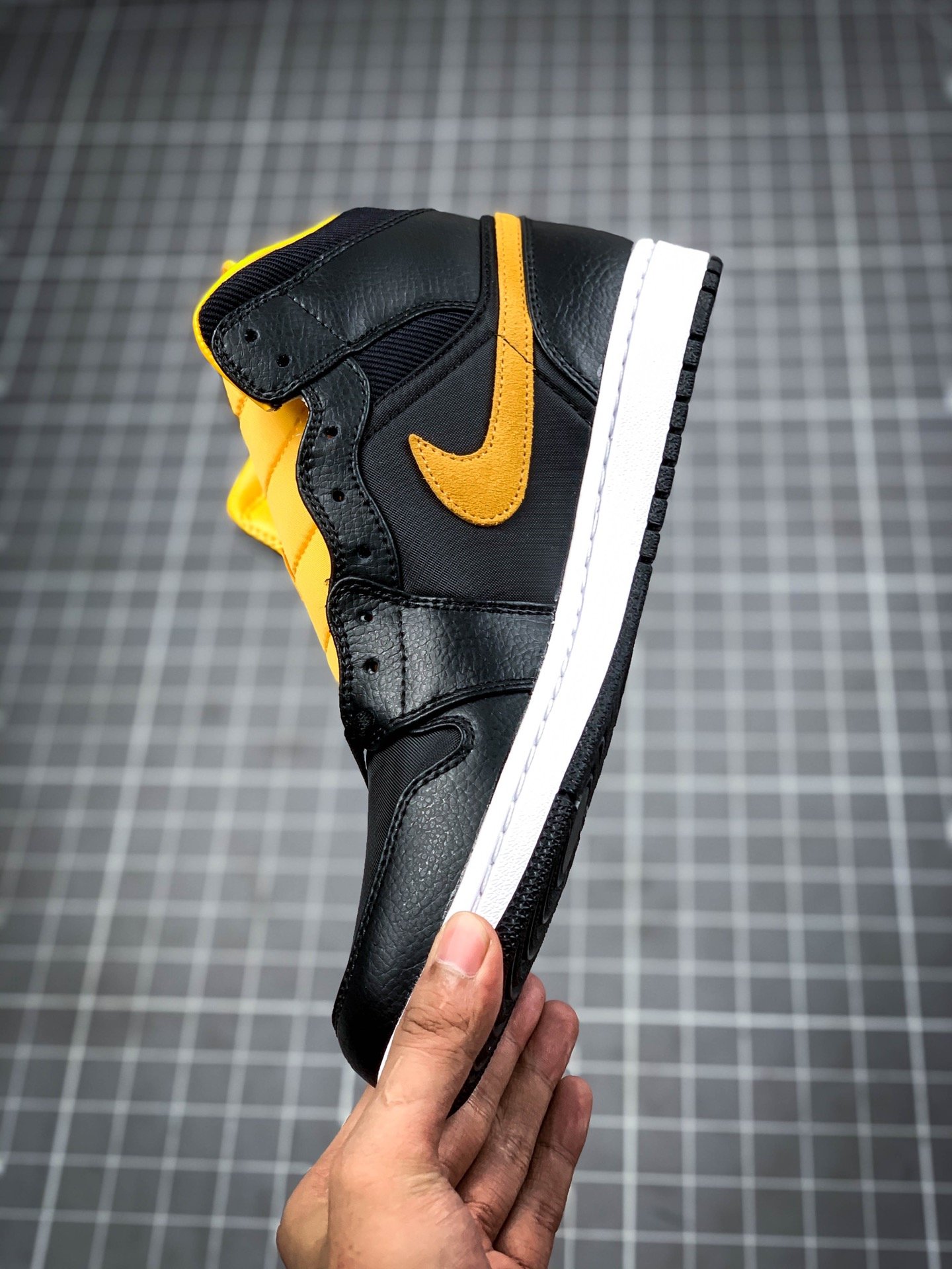 Air Jordan 1 Mid Black/University Gold/White 15