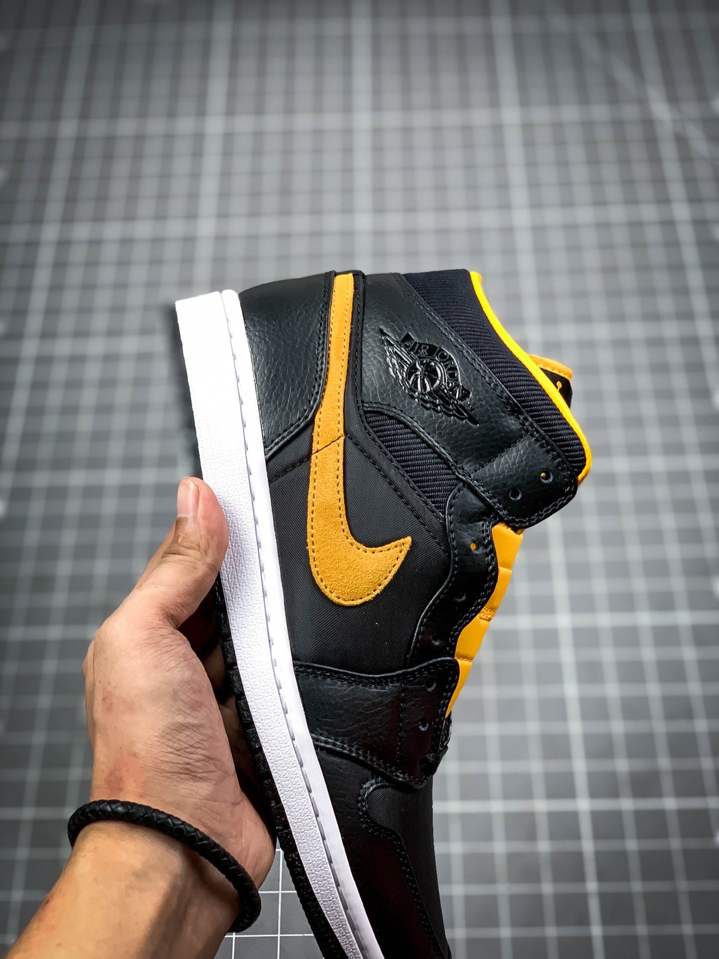 Air Jordan 1 Mid Black/University Gold/White 17