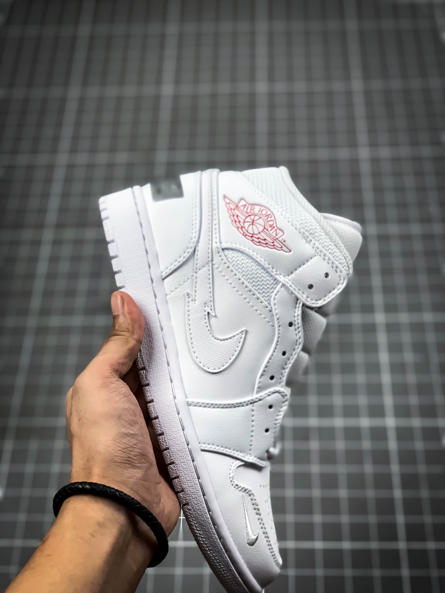 Air Jordan 1 Mid London White/Red-Silver 5