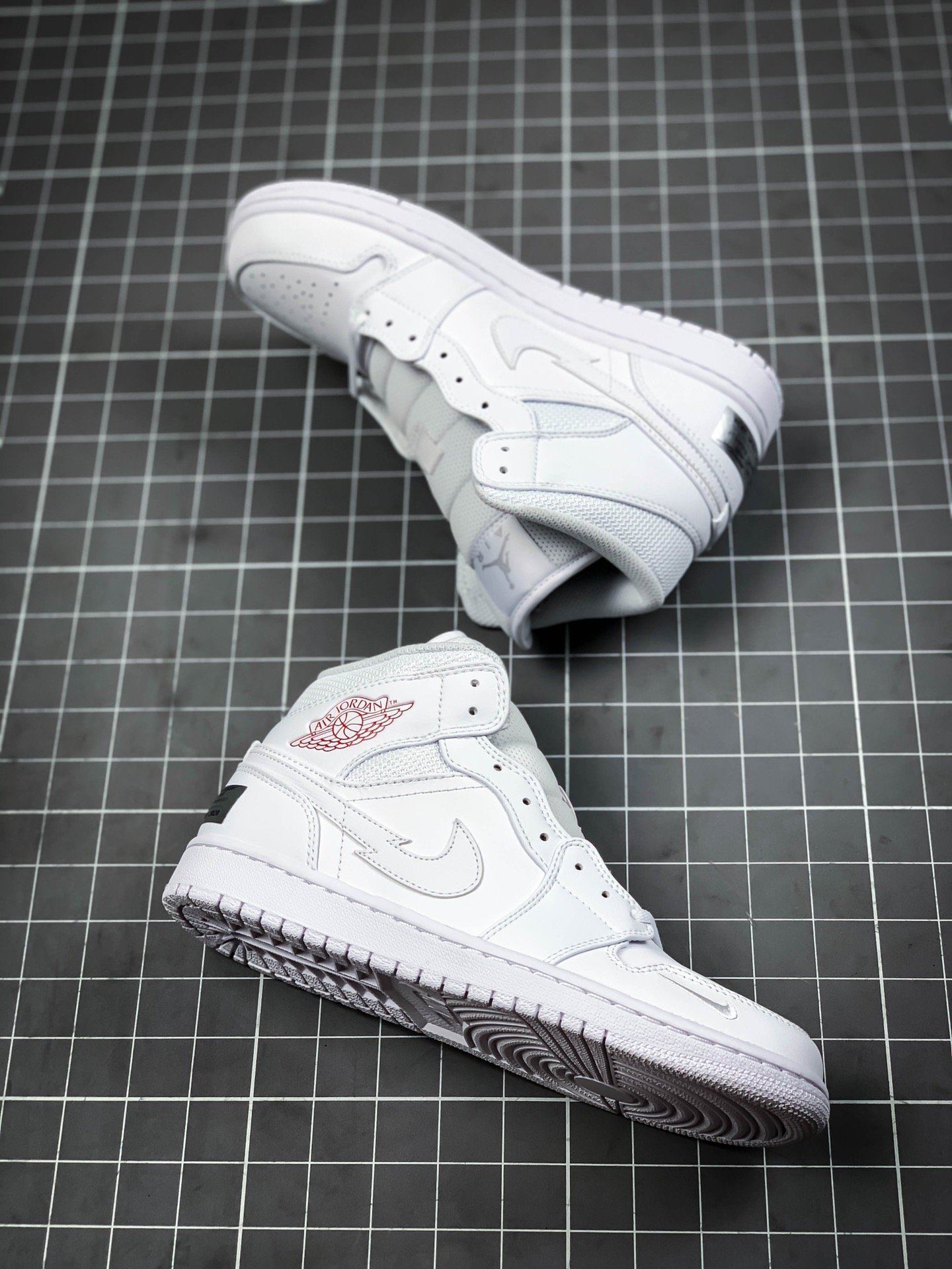 Air Jordan 1 Mid London White/Red-Silver 13