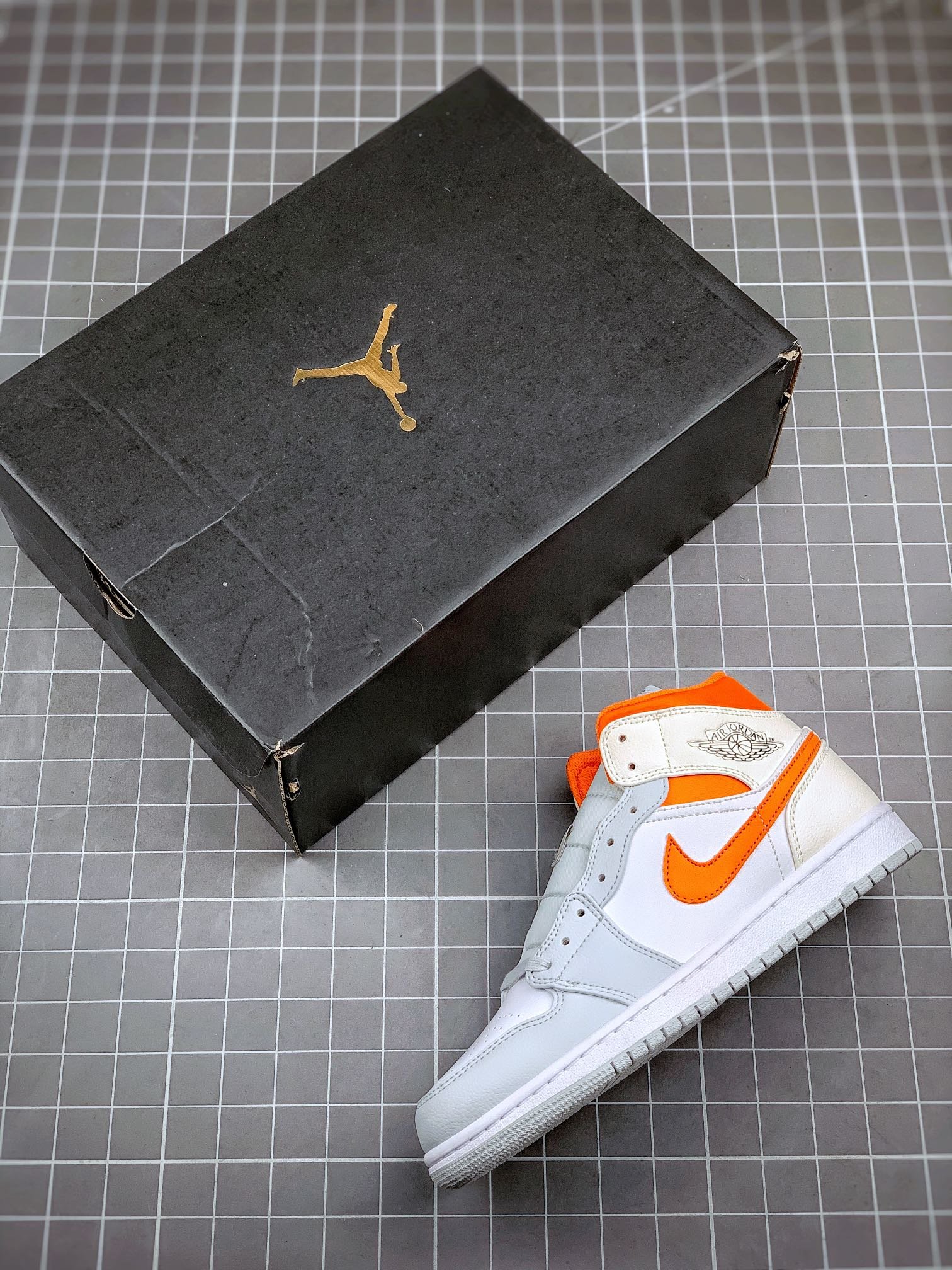 Air Jordan 1 Mid Starfish White/Starfish/Pure Platinum/Sail 7