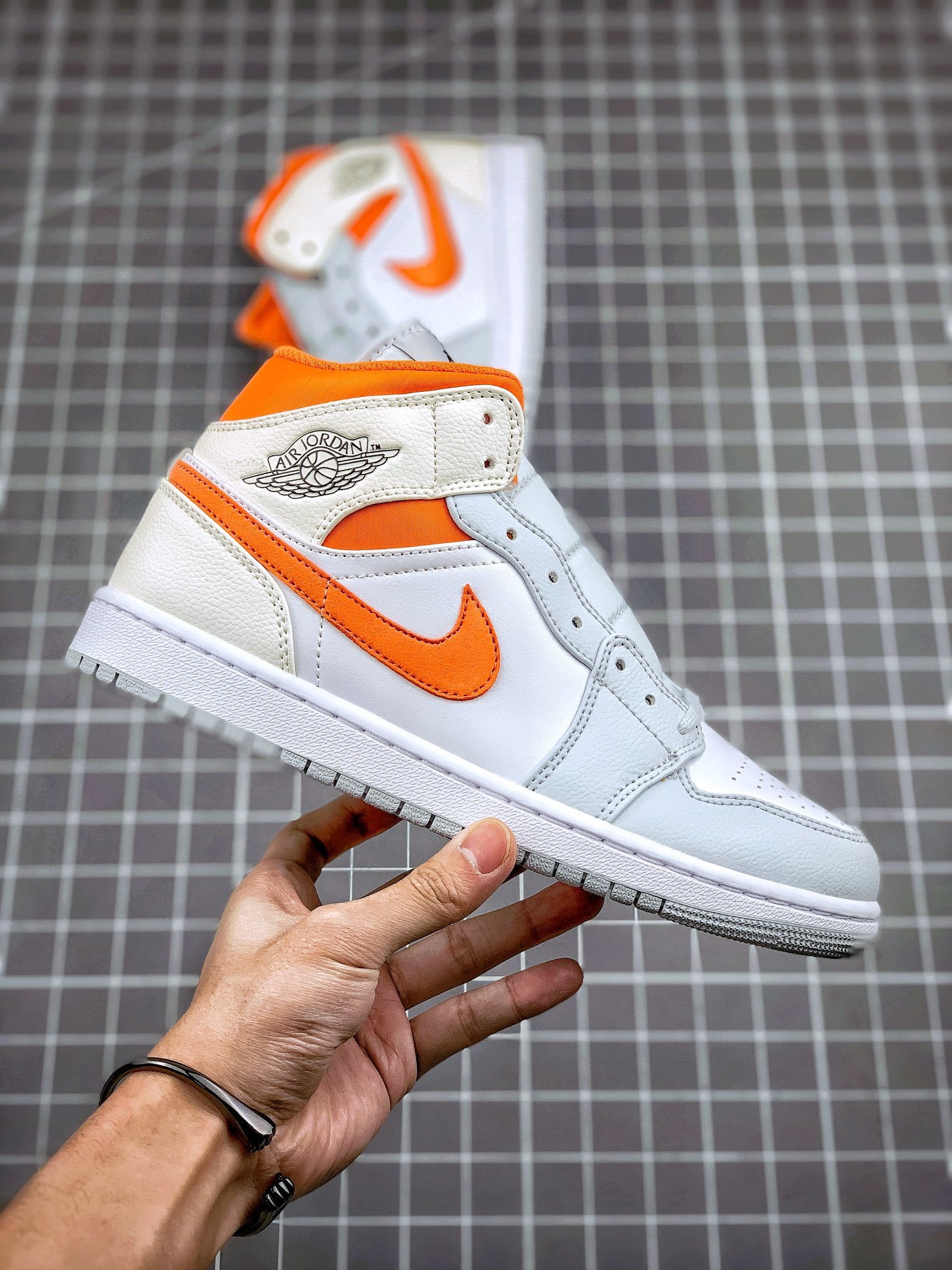 Air Jordan 1 Mid Starfish White/Starfish/Pure Platinum/Sail 9