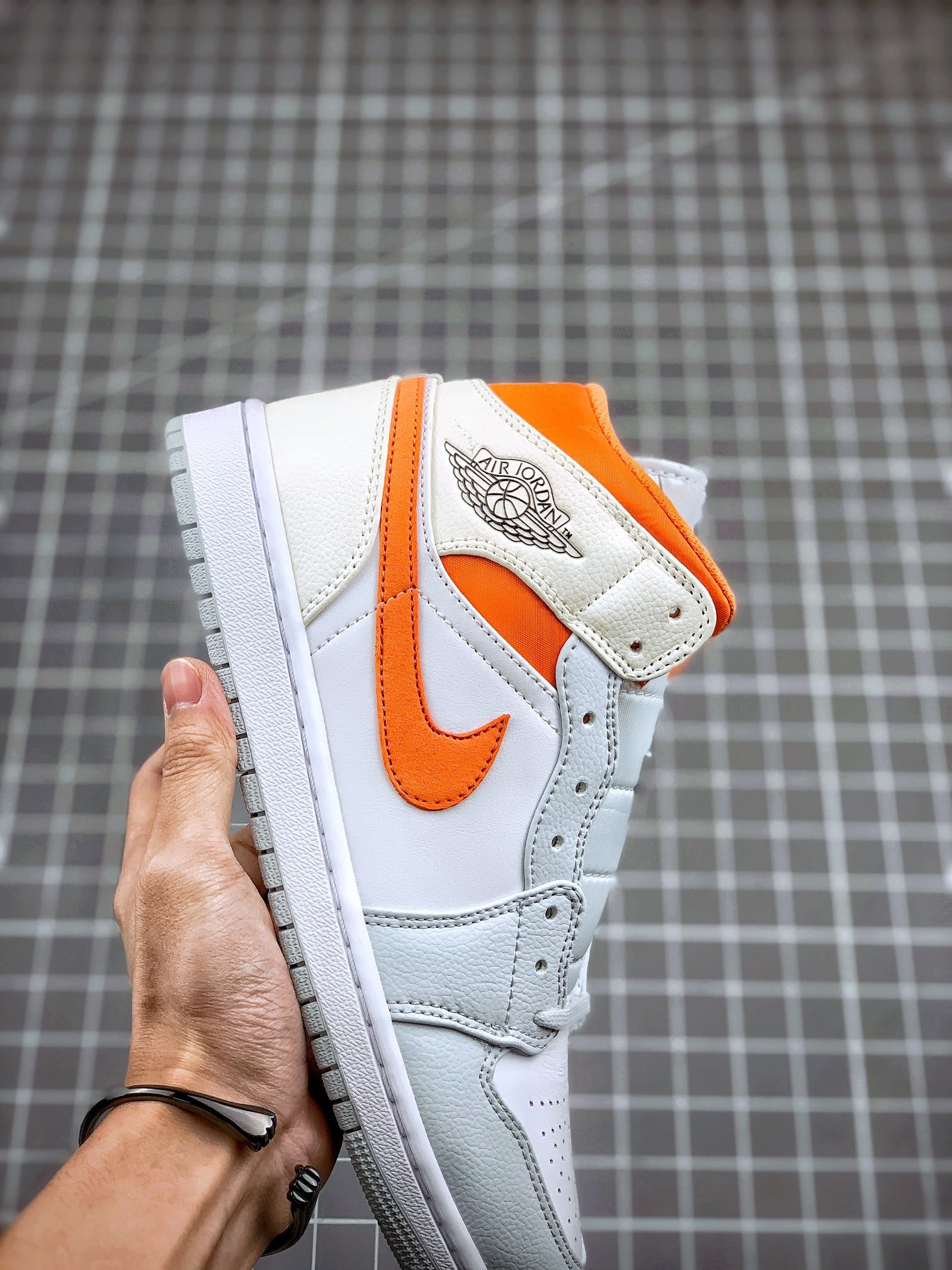 Air Jordan 1 Mid Starfish White/Starfish/Pure Platinum/Sail 11