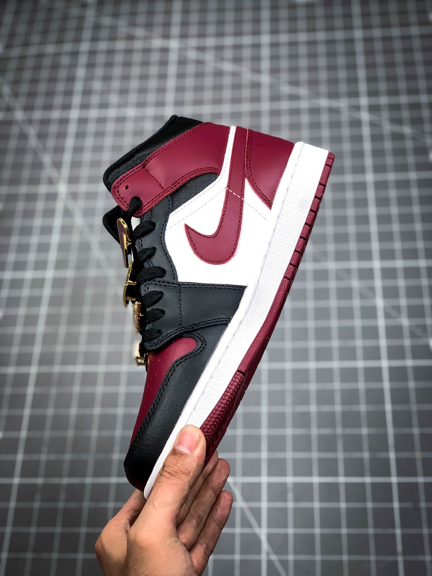 Air Jordan 1 Mid 35Th Anniversary Limited Black/Wine Red 3