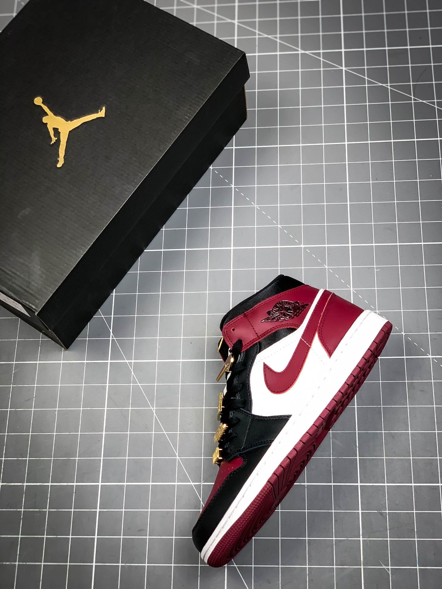 Air Jordan 1 Mid 35Th Anniversary Limited Black/Wine Red 7