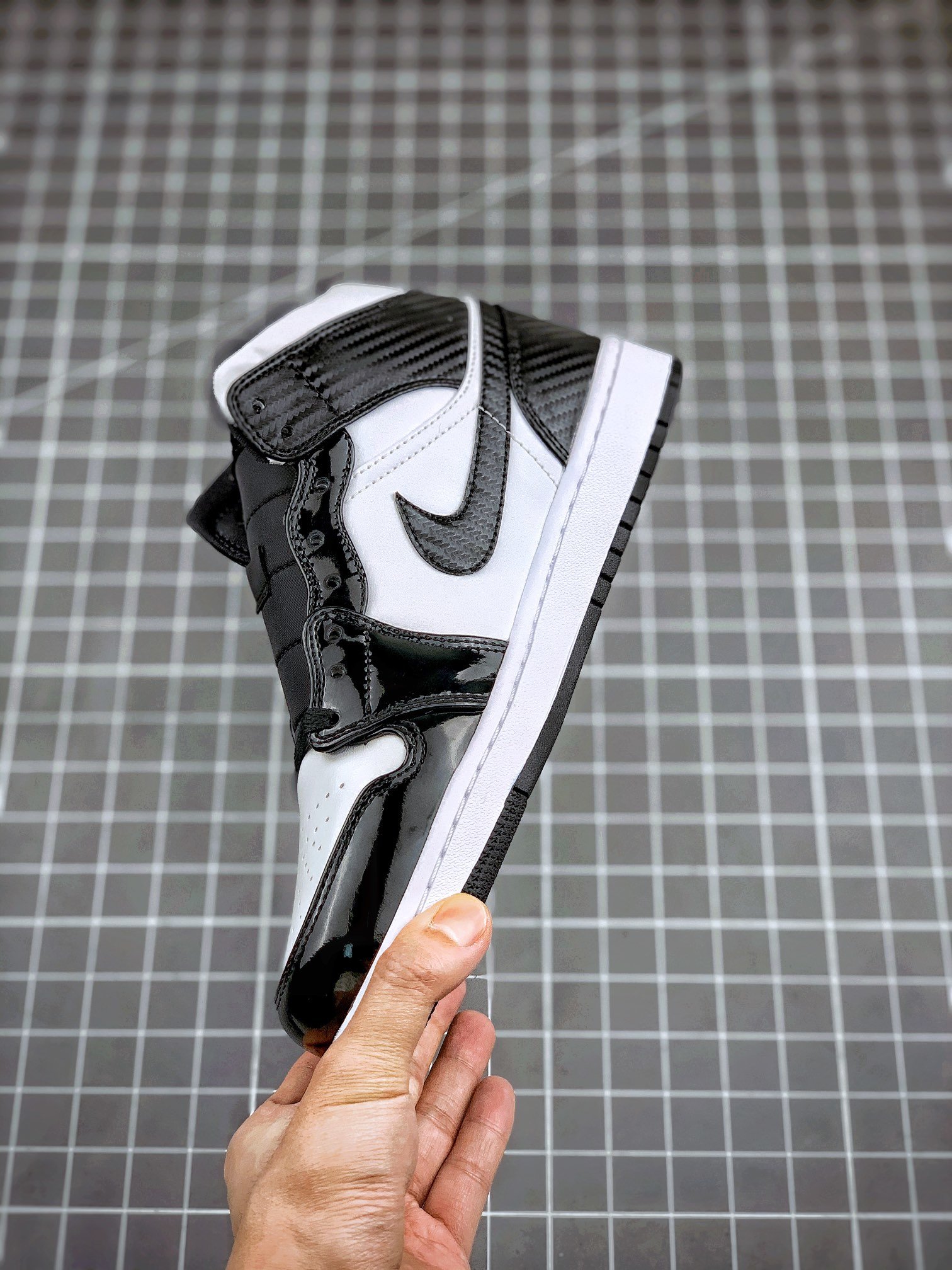 Air Jordan 1 Mid Carbon Fiber Black/White-Black 3