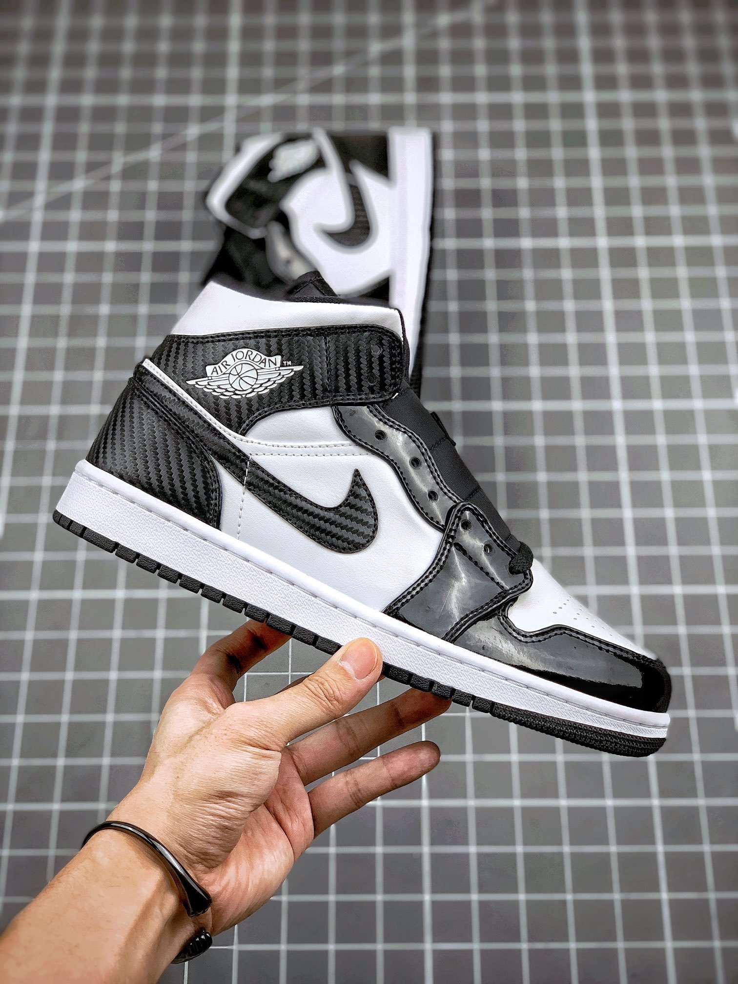 Air Jordan 1 Mid Carbon Fiber Black/White-Black 7