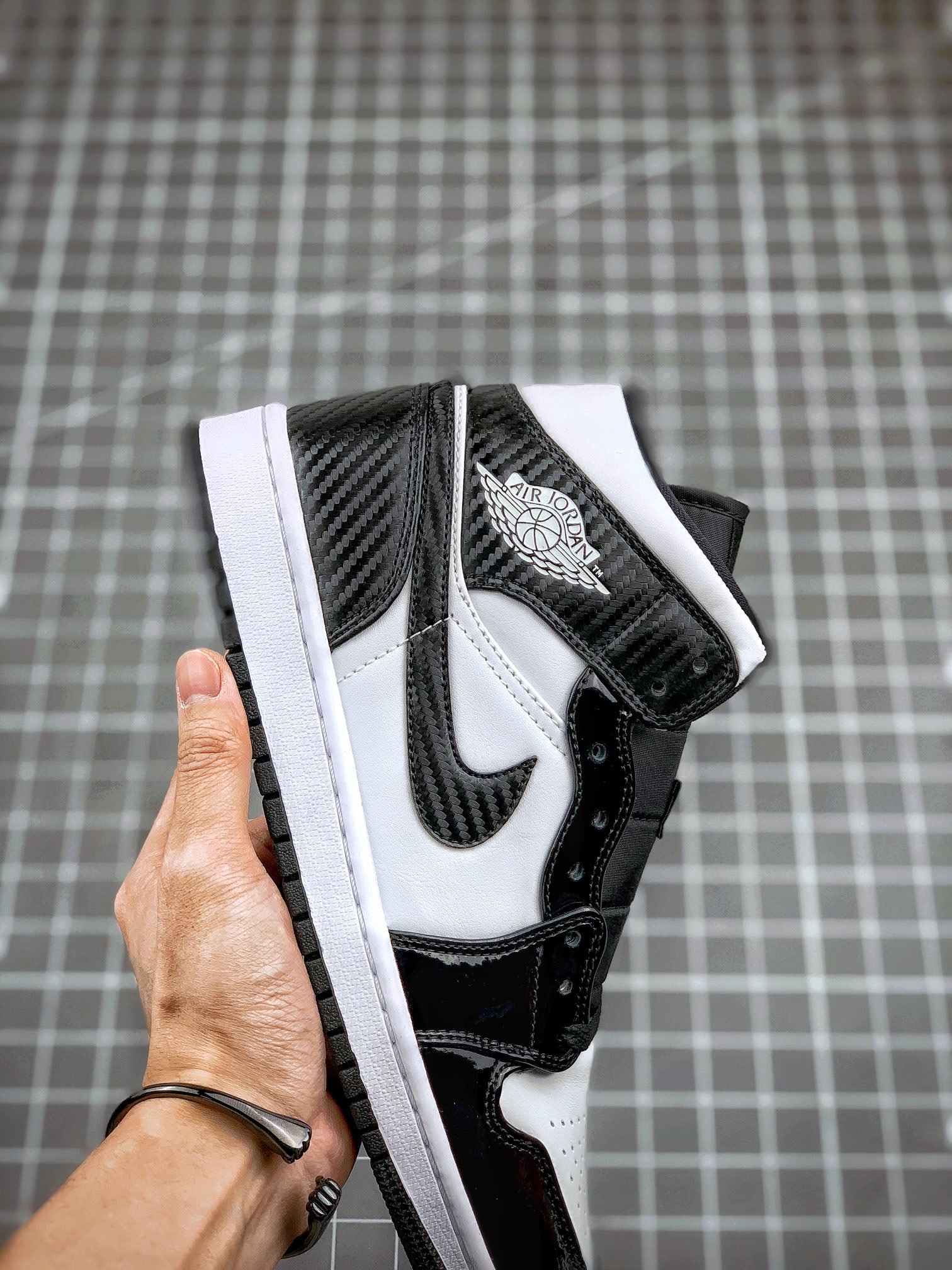 Air Jordan 1 Mid Carbon Fiber Black/White-Black 11