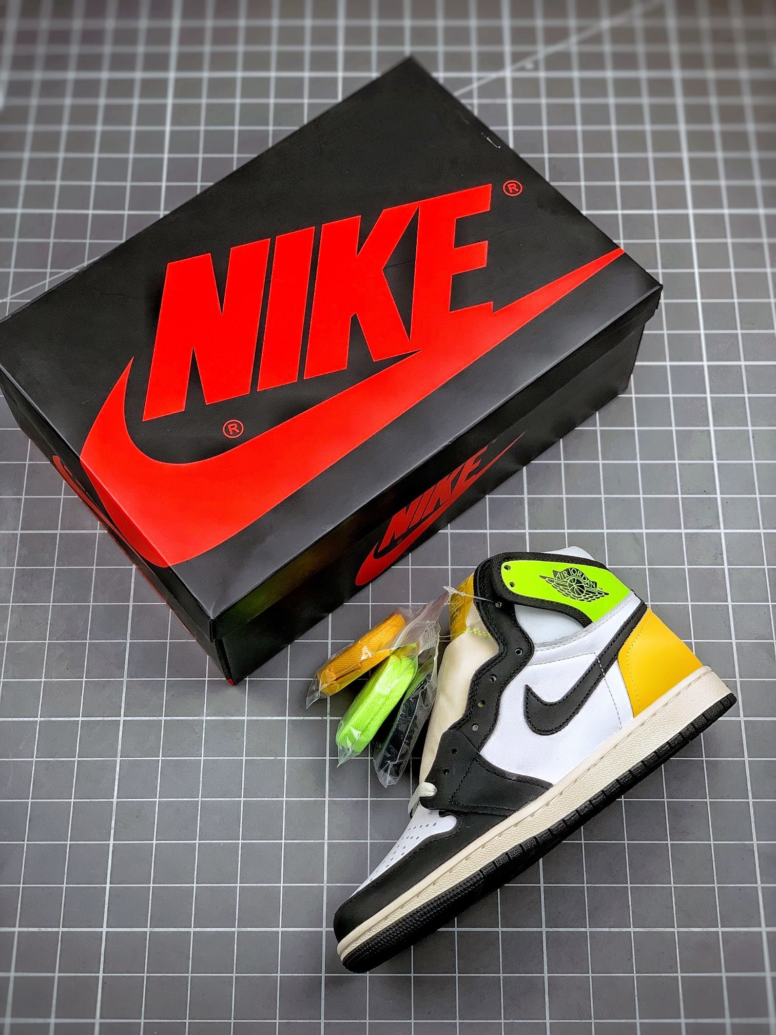 Air Jordan 1 High Retro Volt Gold White/Volt-University Gold-Black 11